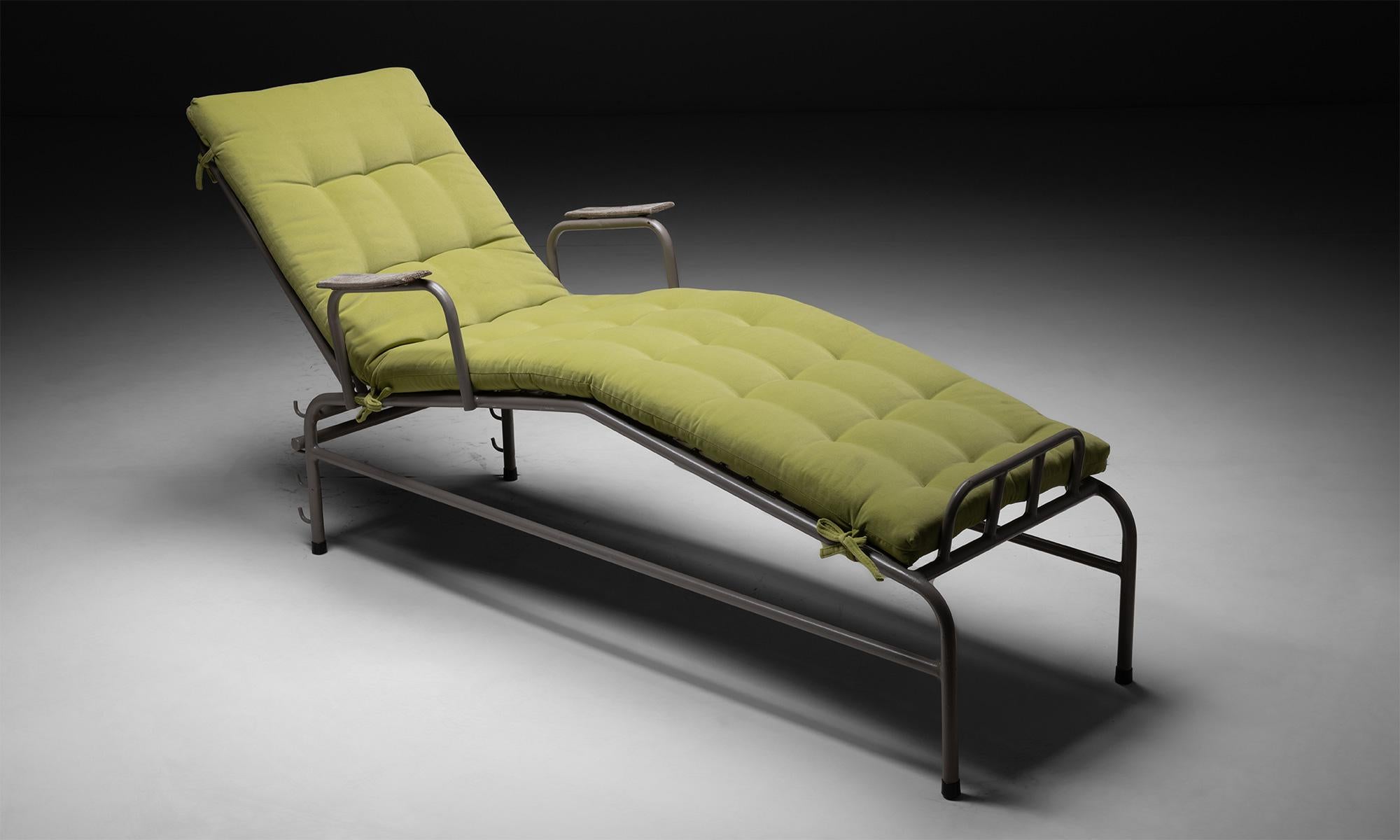 Modernist Chaise Lounge, France, circa 1950 1