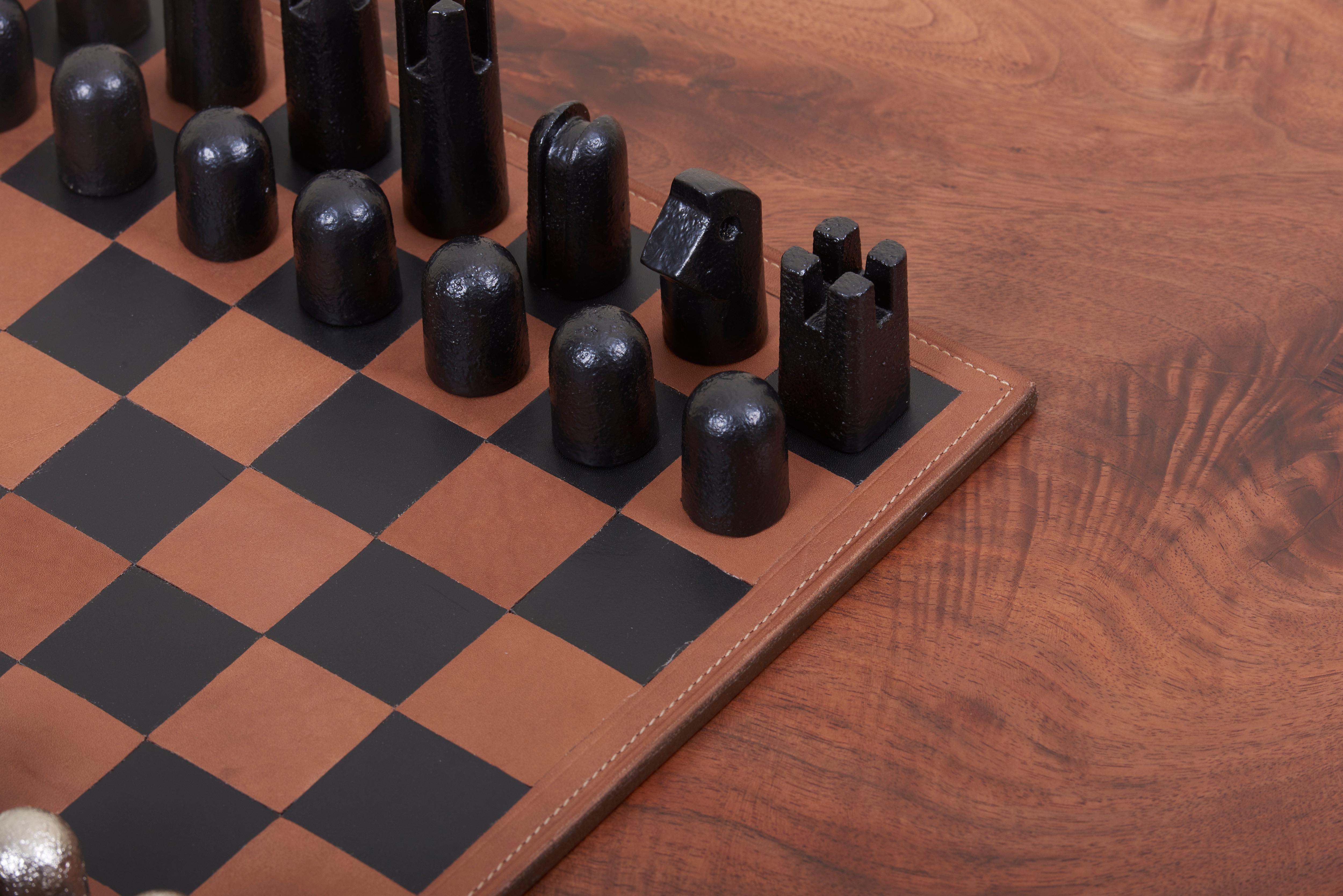Cuir Jeu d'échecs moderniste #5606 de Carl Auböck en vente