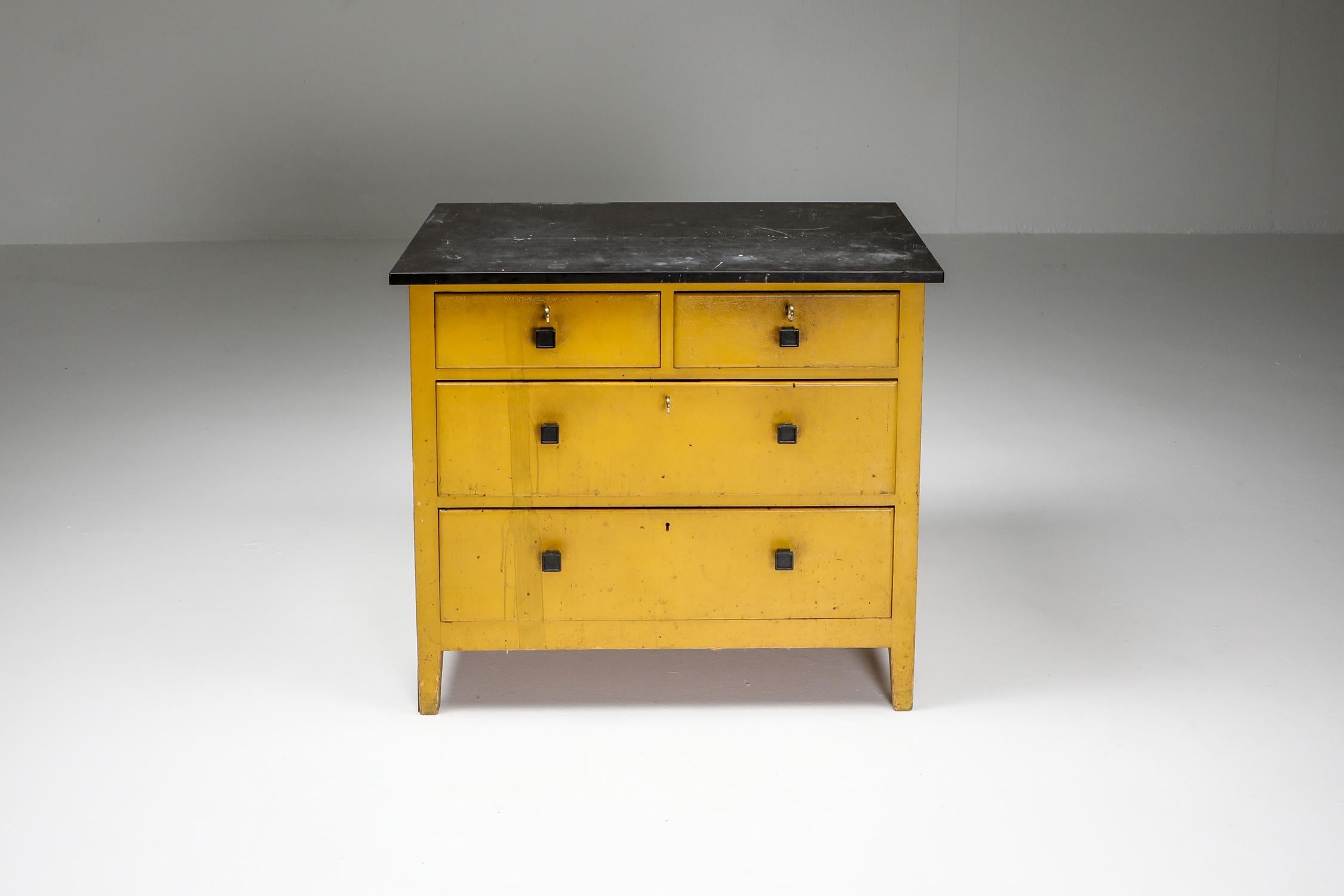 Modernist Chest of Drawers by Wouda, 1924 In Good Condition In Antwerp, BE