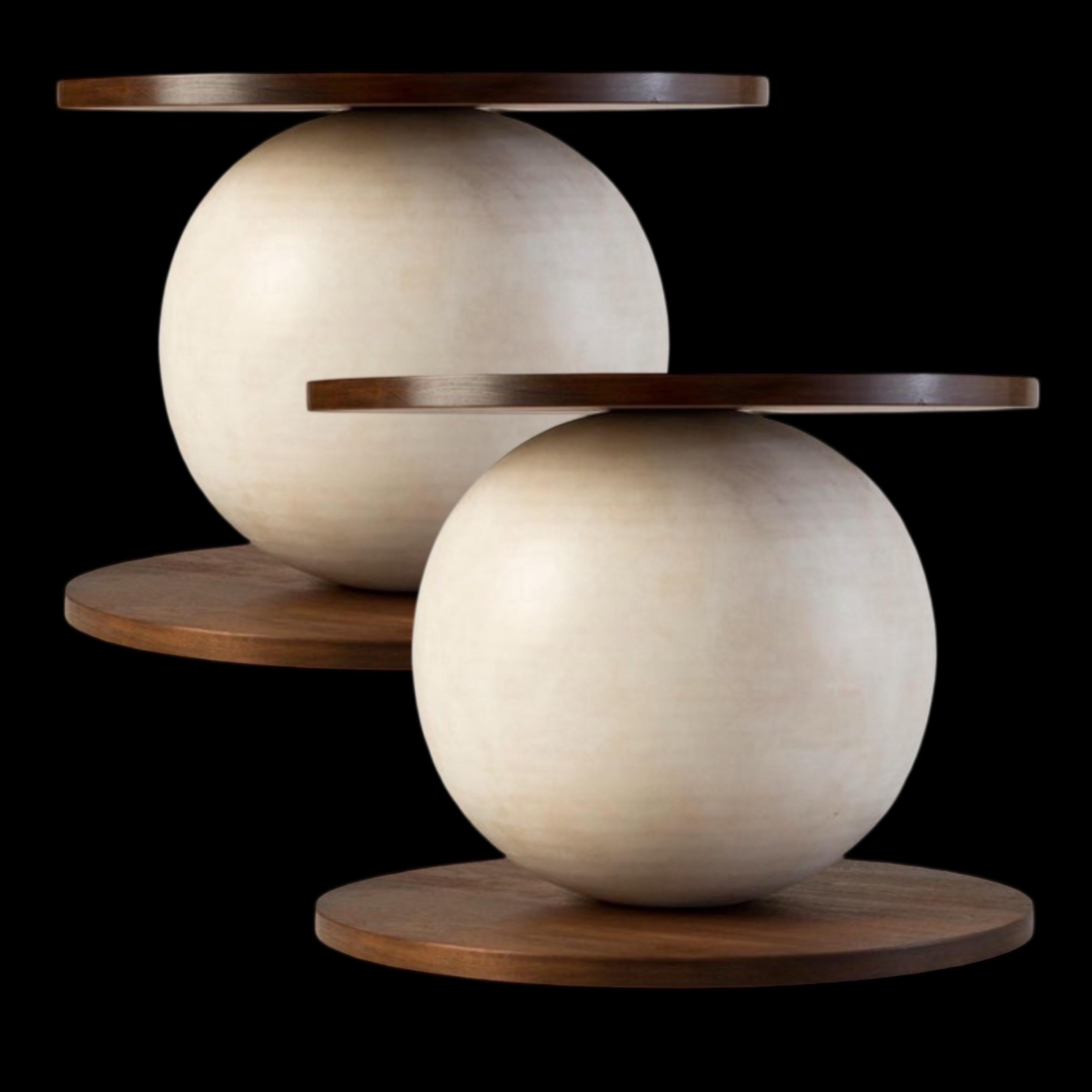 Modernistischer Chic  Beistelltische aus Beaumont aus Nussbaum und handgefertigtem Gesso von Jasper im Zustand „Hervorragend“ im Angebot in Palm Springs, CA