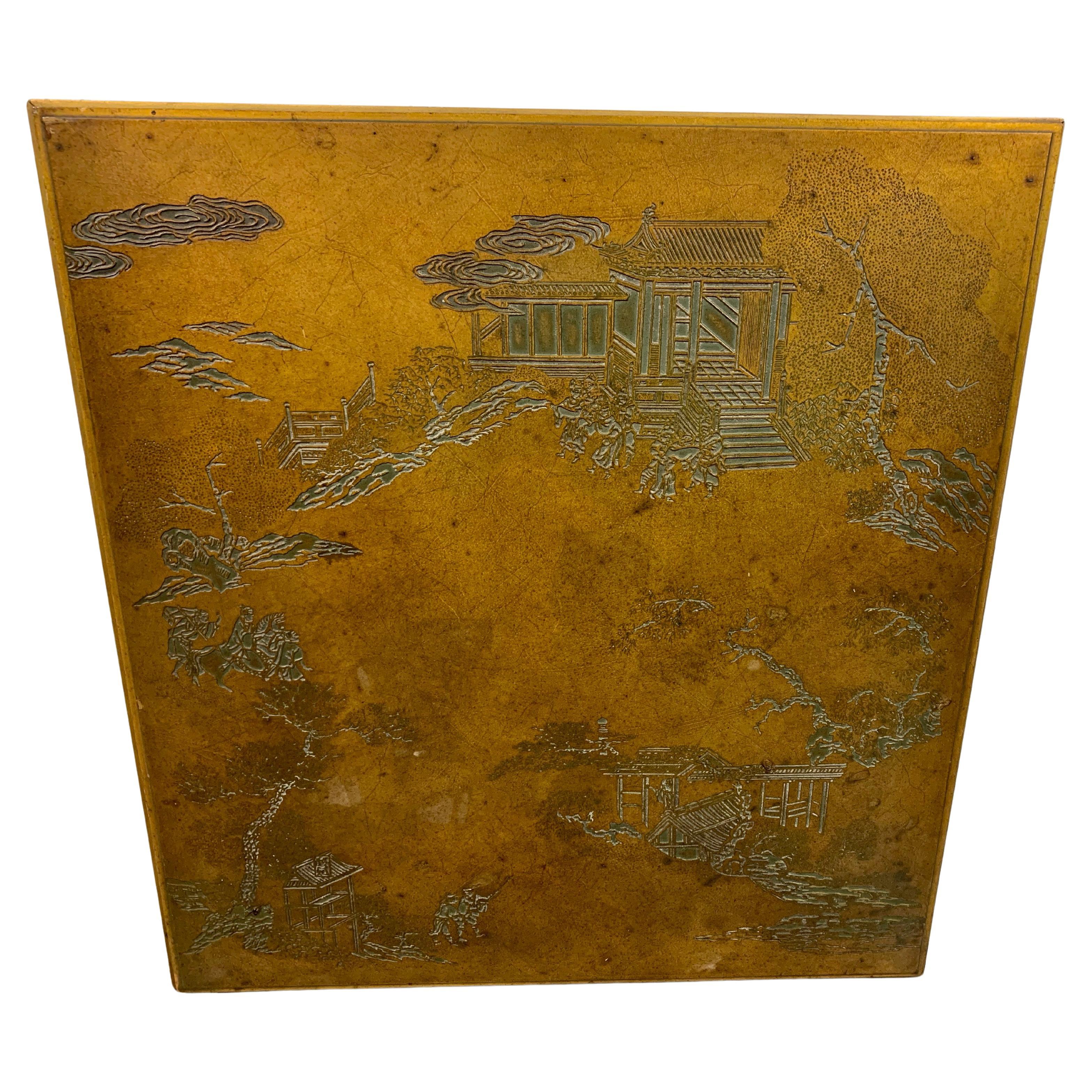 Modernistisches Chinoiserie-Design von Drexel Heritage mit einer geprägten asiatischen Szene auf einem Parsons-Tischsockel mit Parkettmuster.