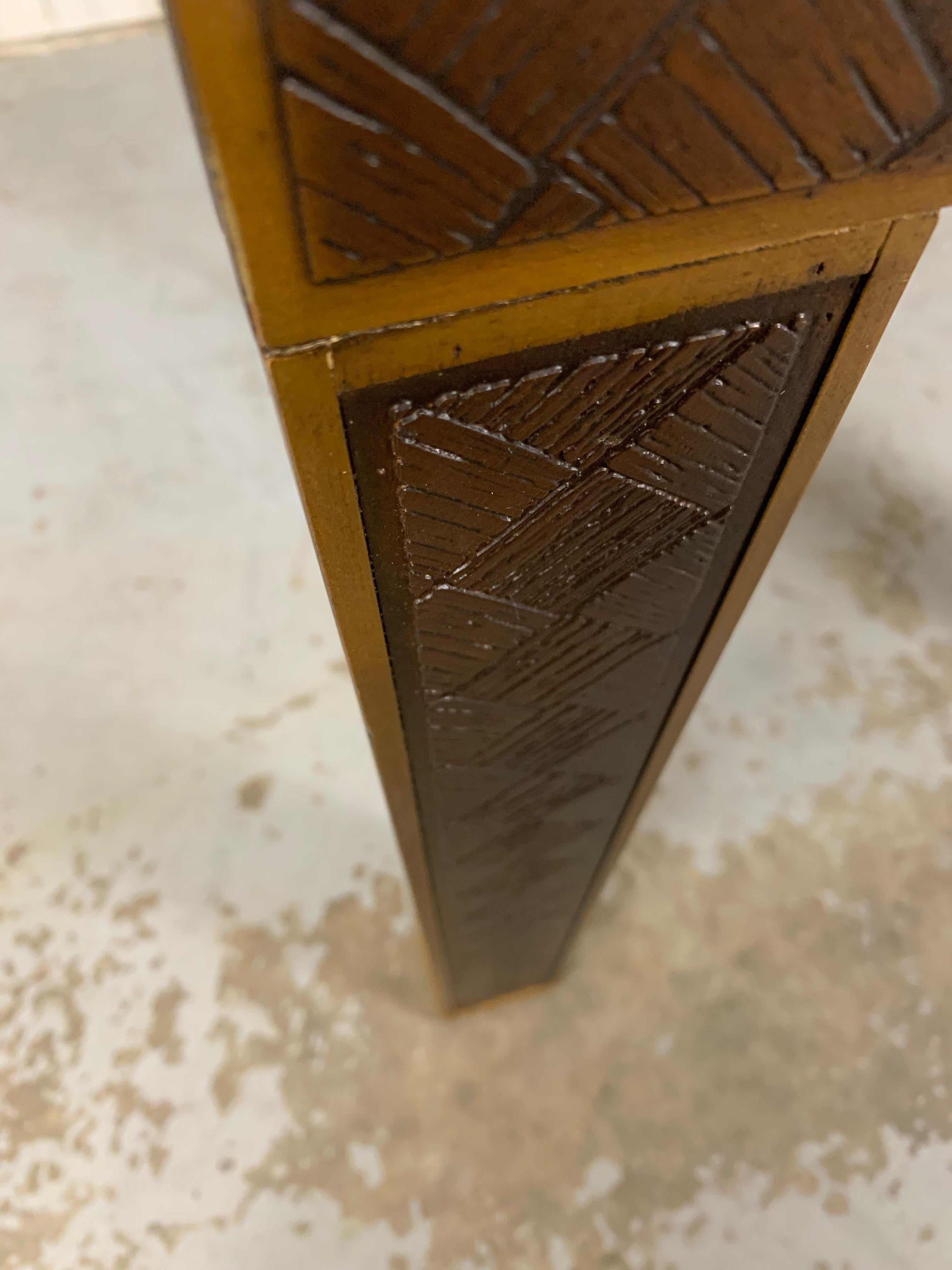 Modernistischer Beistelltisch im Chinoiserie-Stil (amerikanisch) im Angebot