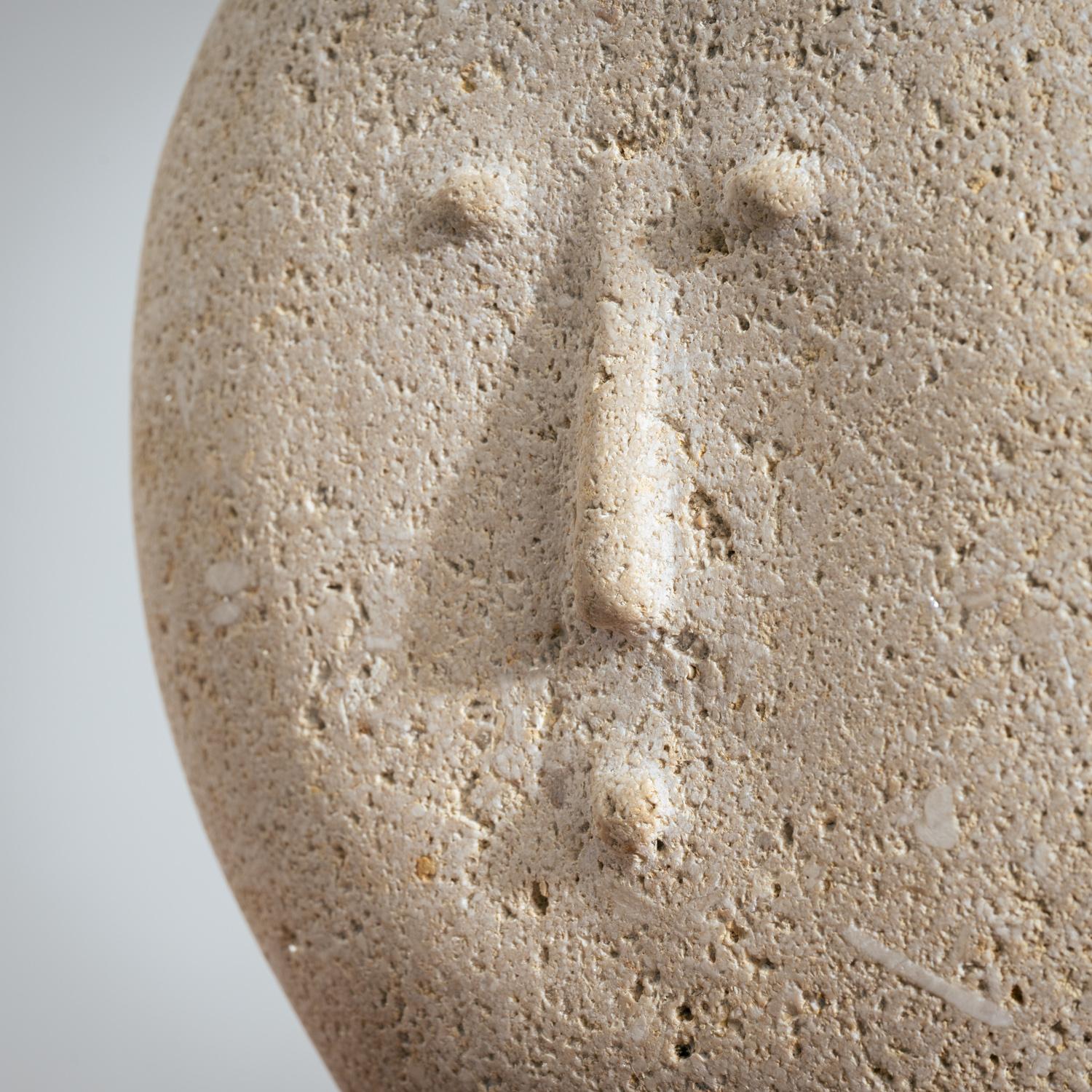 Modernistische gehackte männliche Büste aus Sandstein im Angebot 8