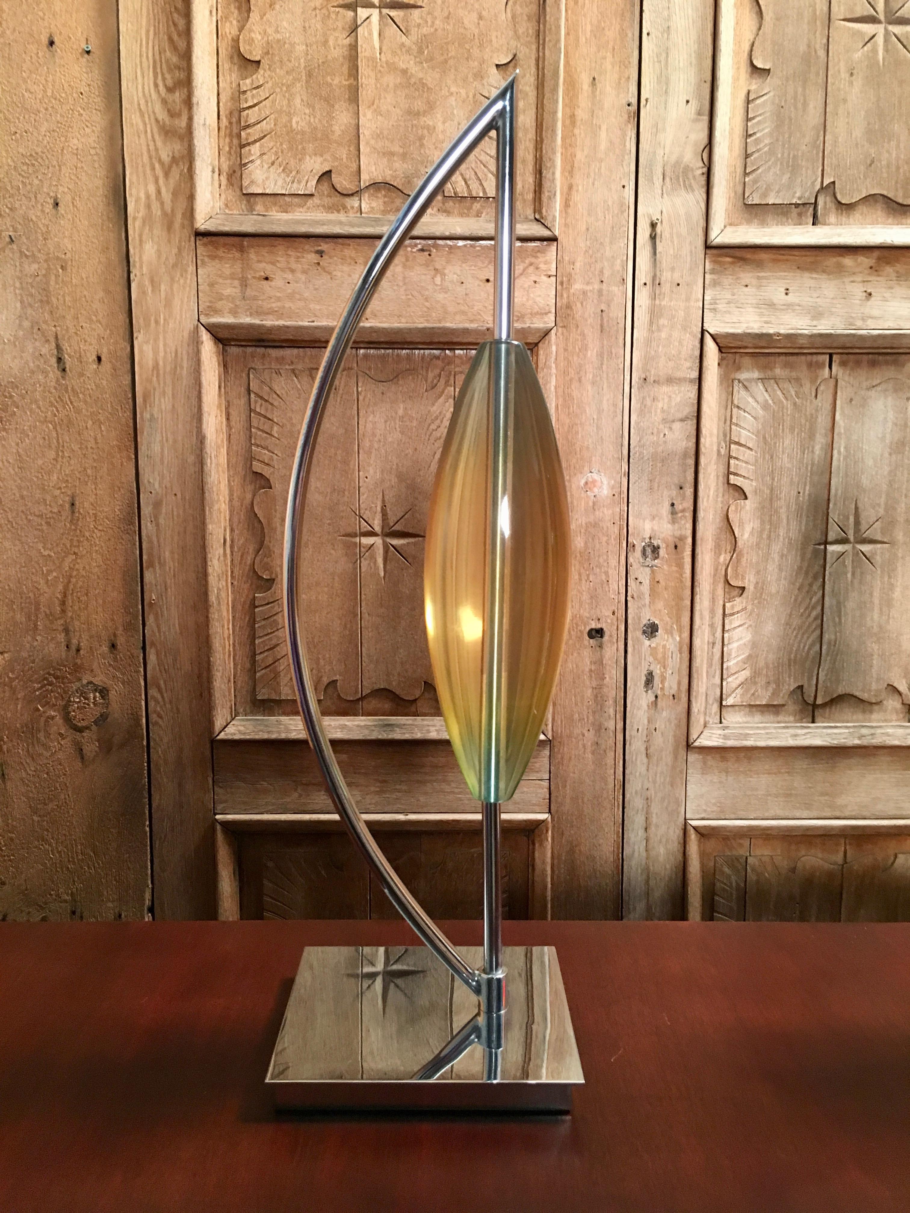 Sculpture moderniste en chrome et lucite en vente 4