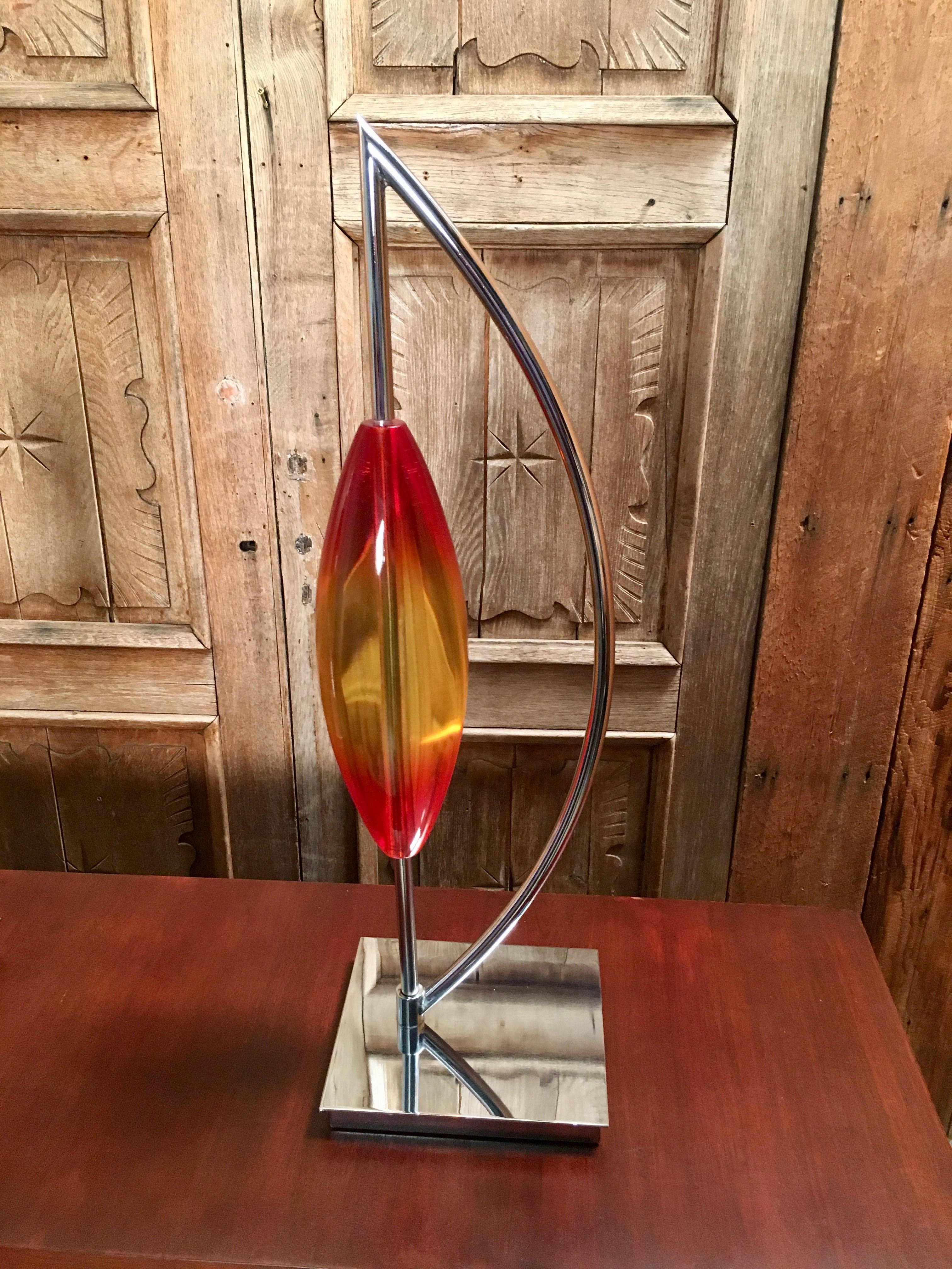 Moderne Sculpture moderniste en chrome et lucite en vente