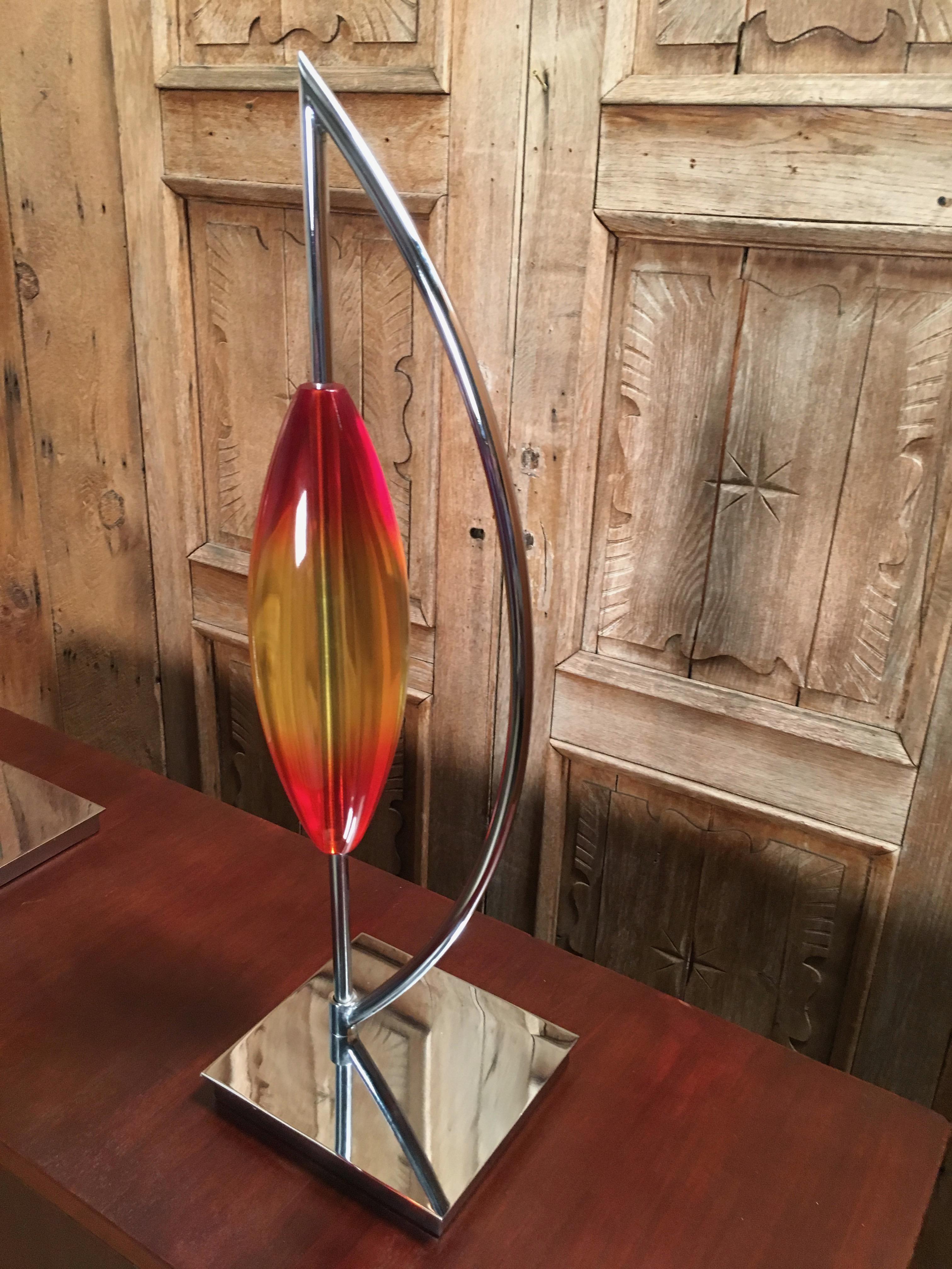 20ième siècle Sculpture moderniste en chrome et lucite en vente