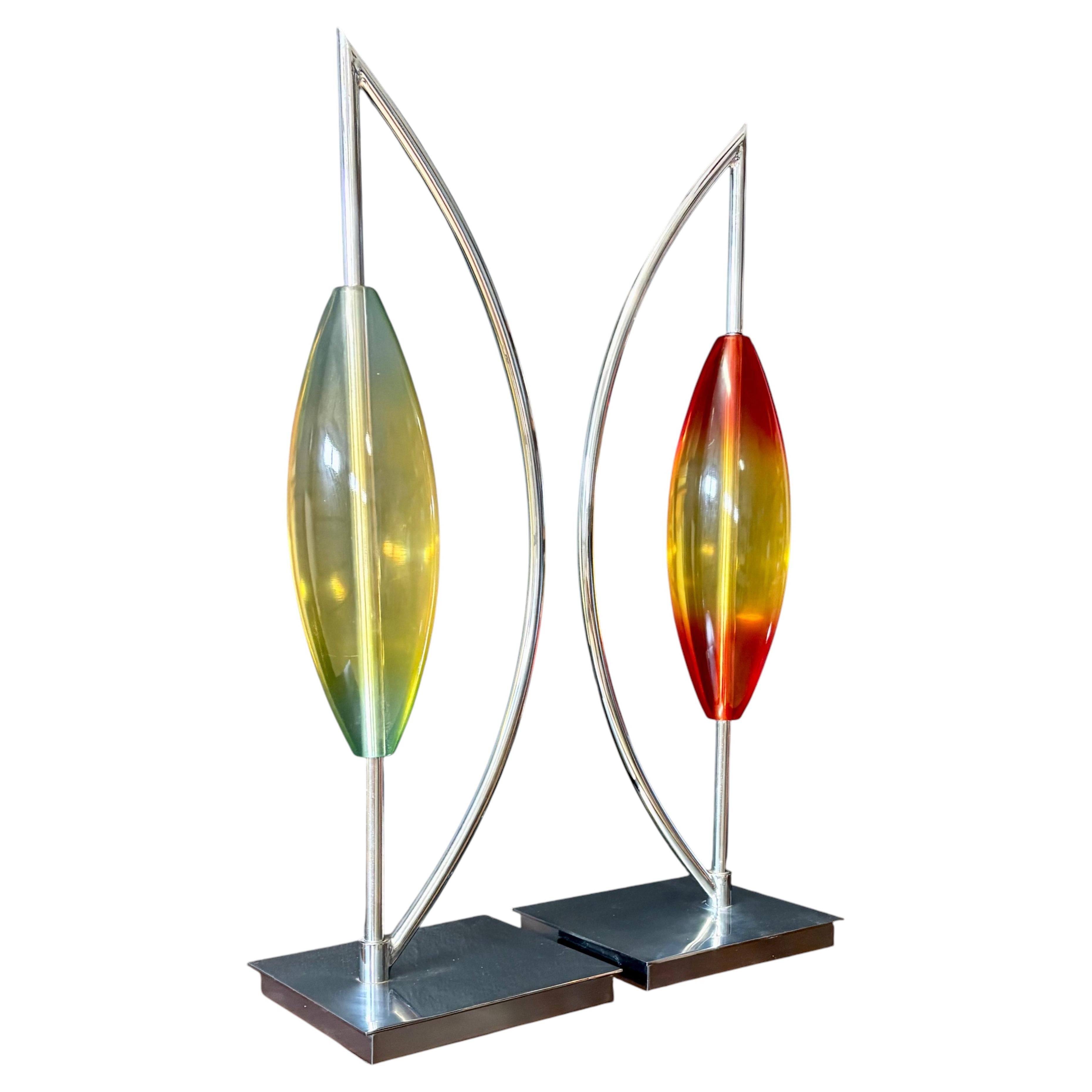 Scultura modernista in cromo e lucite in vendita