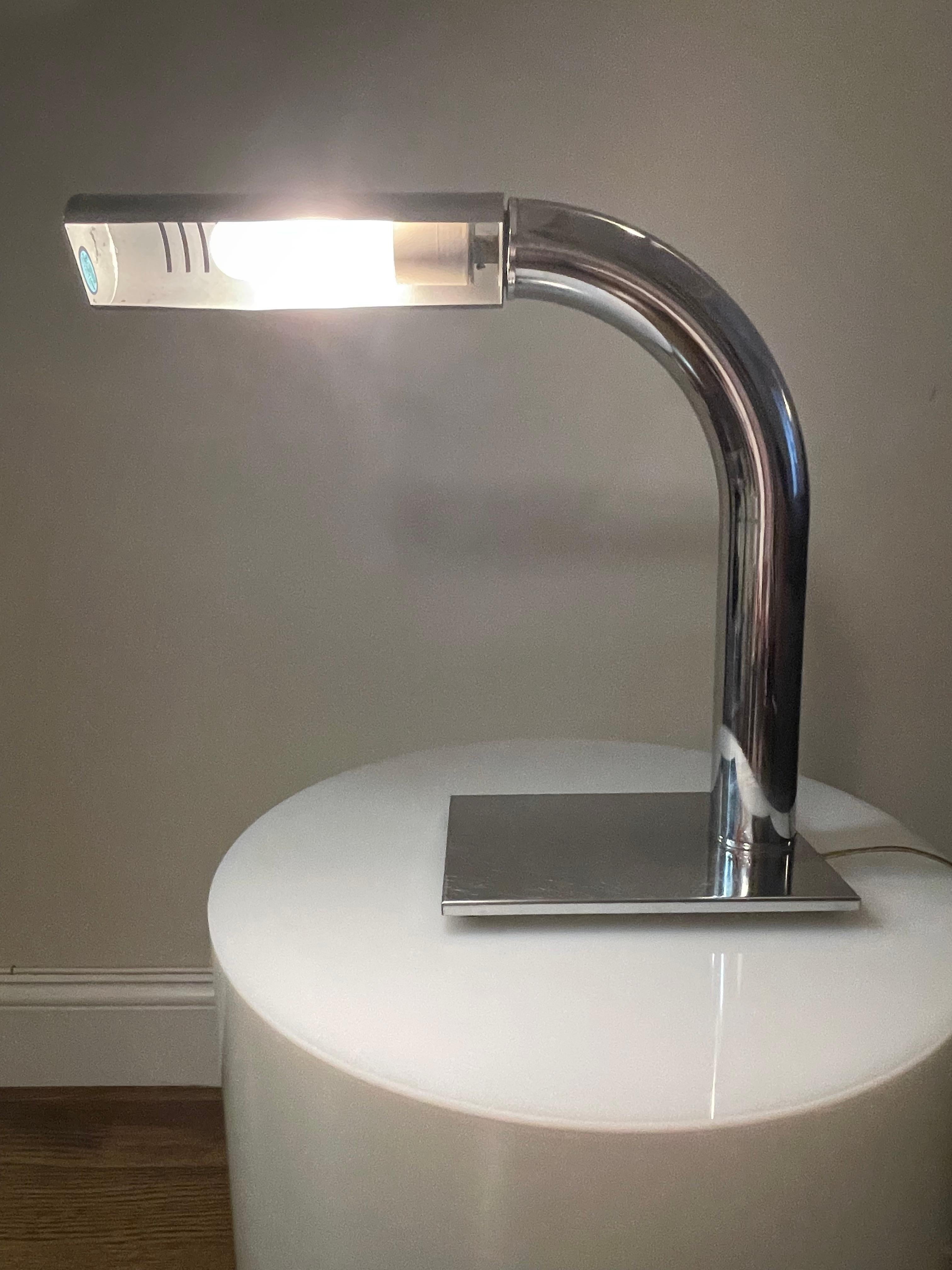 Acier Lampe de bureau moderniste en chrome de Jim Bindman pour la Rainbow Lamp Company  en vente