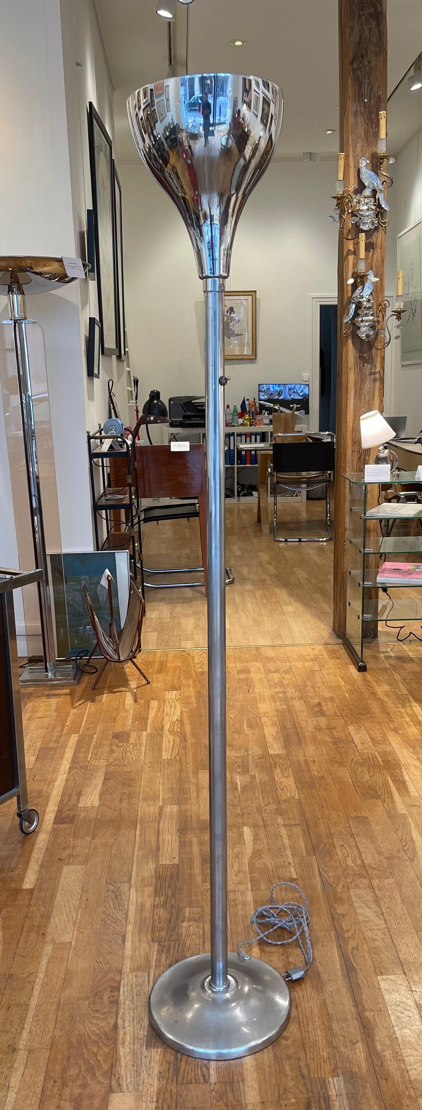 French Iconic Modernist Floor Lamp by Robert MALLET-STEVENS (1886-1945), circa 1930 For Sale