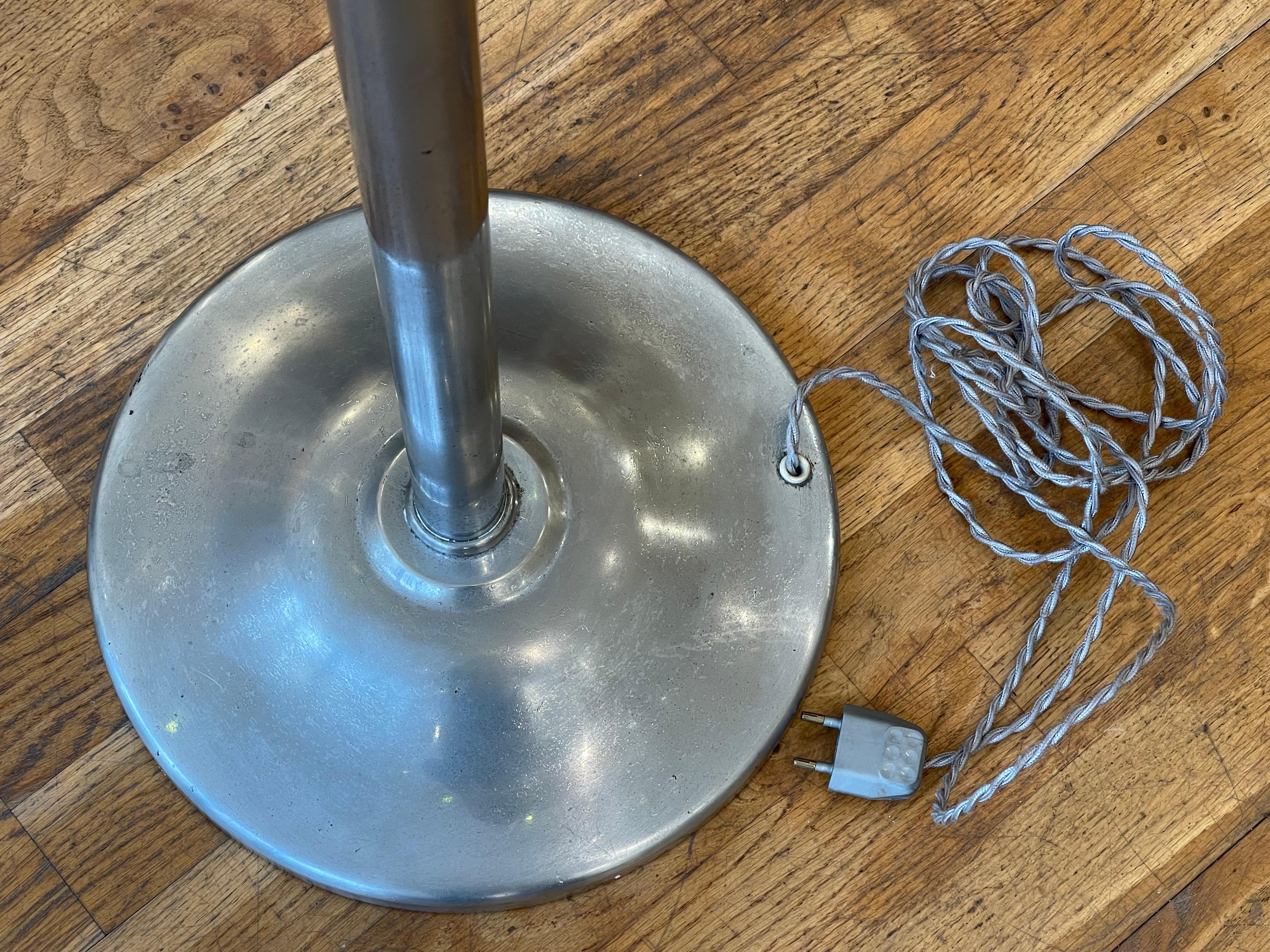 Iconic Modernist Floor Lamp by Robert MALLET-STEVENS (1886-1945), circa 1930 In Good Condition For Sale In Paris, FR