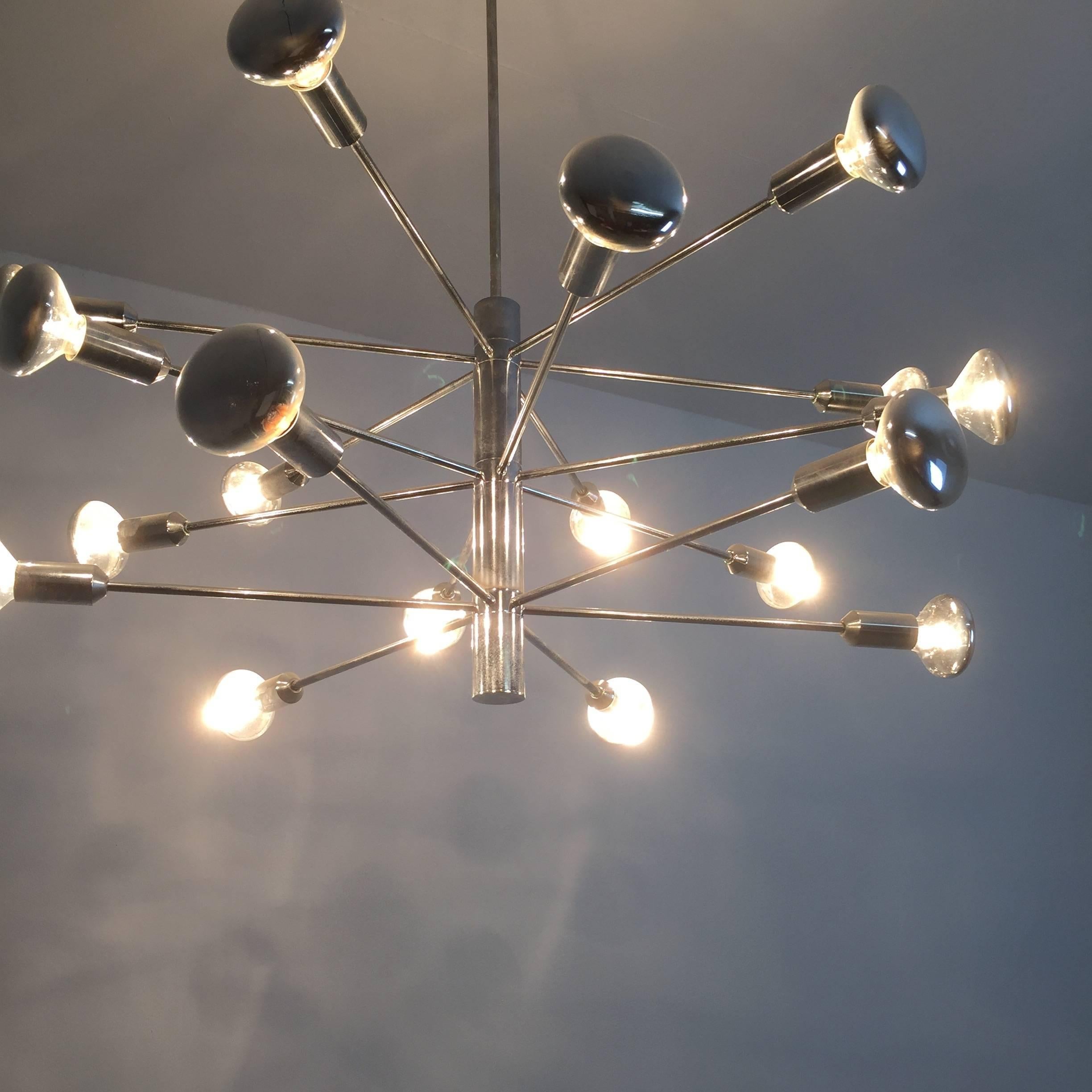 Lampe suspendue moderniste en chrome Spoutnik de Cosack Lights, années 1960, Allemagne Bon état - En vente à Kirchlengern, DE