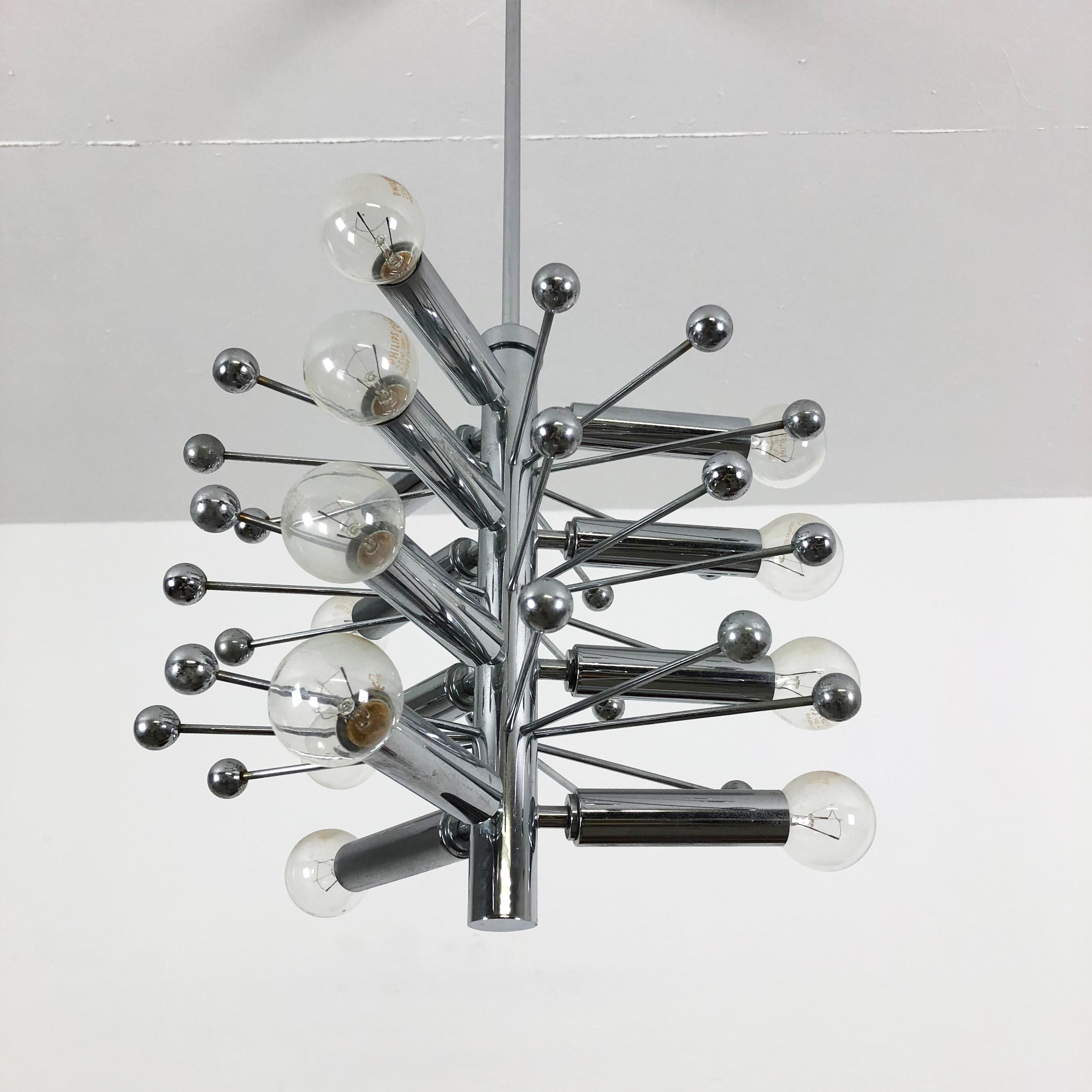 Lampe suspendue moderniste en chrome Spoutnik, Cosack Lights, 1970, Allemagne Bon état - En vente à Kirchlengern, DE