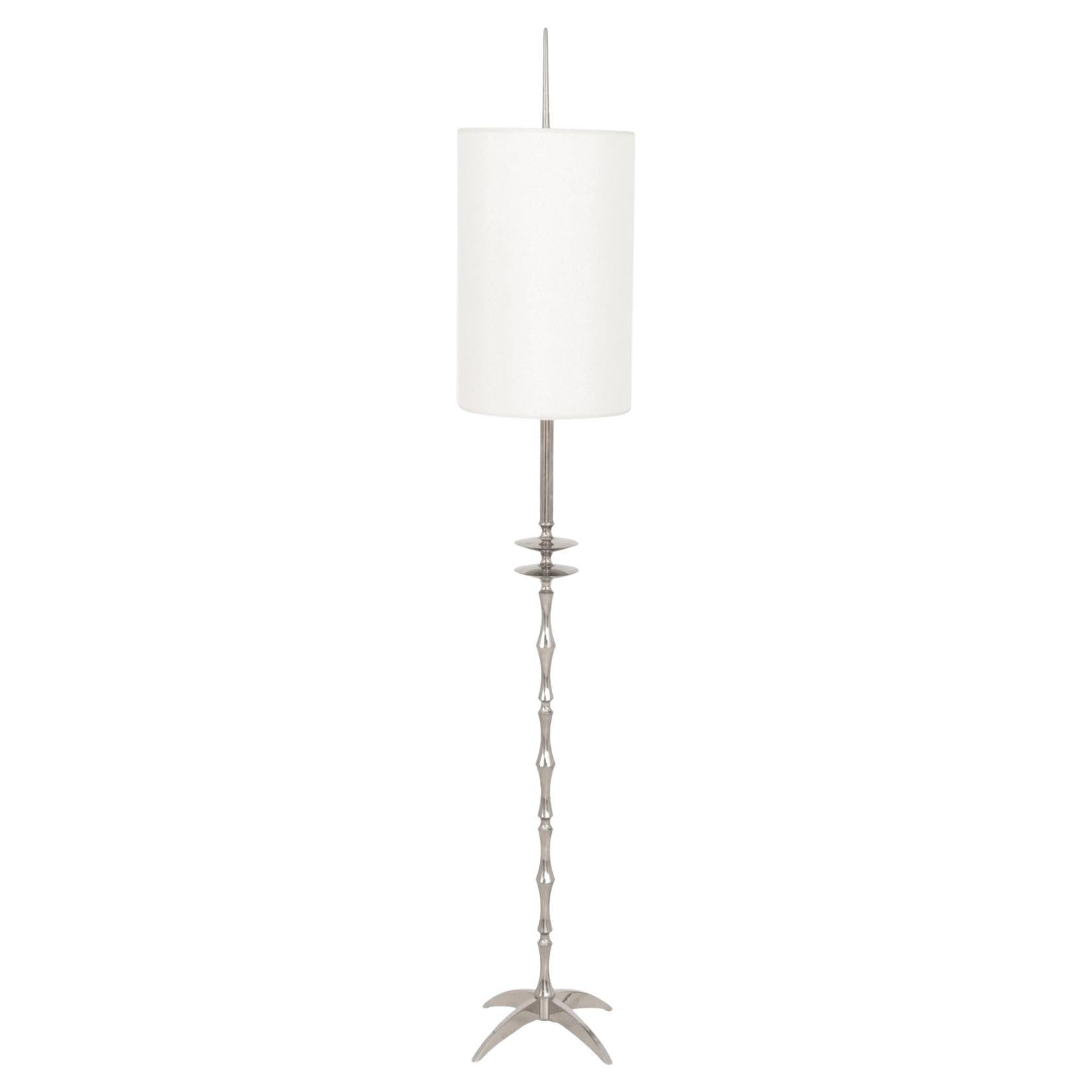 Lampada da terra cromata modernista