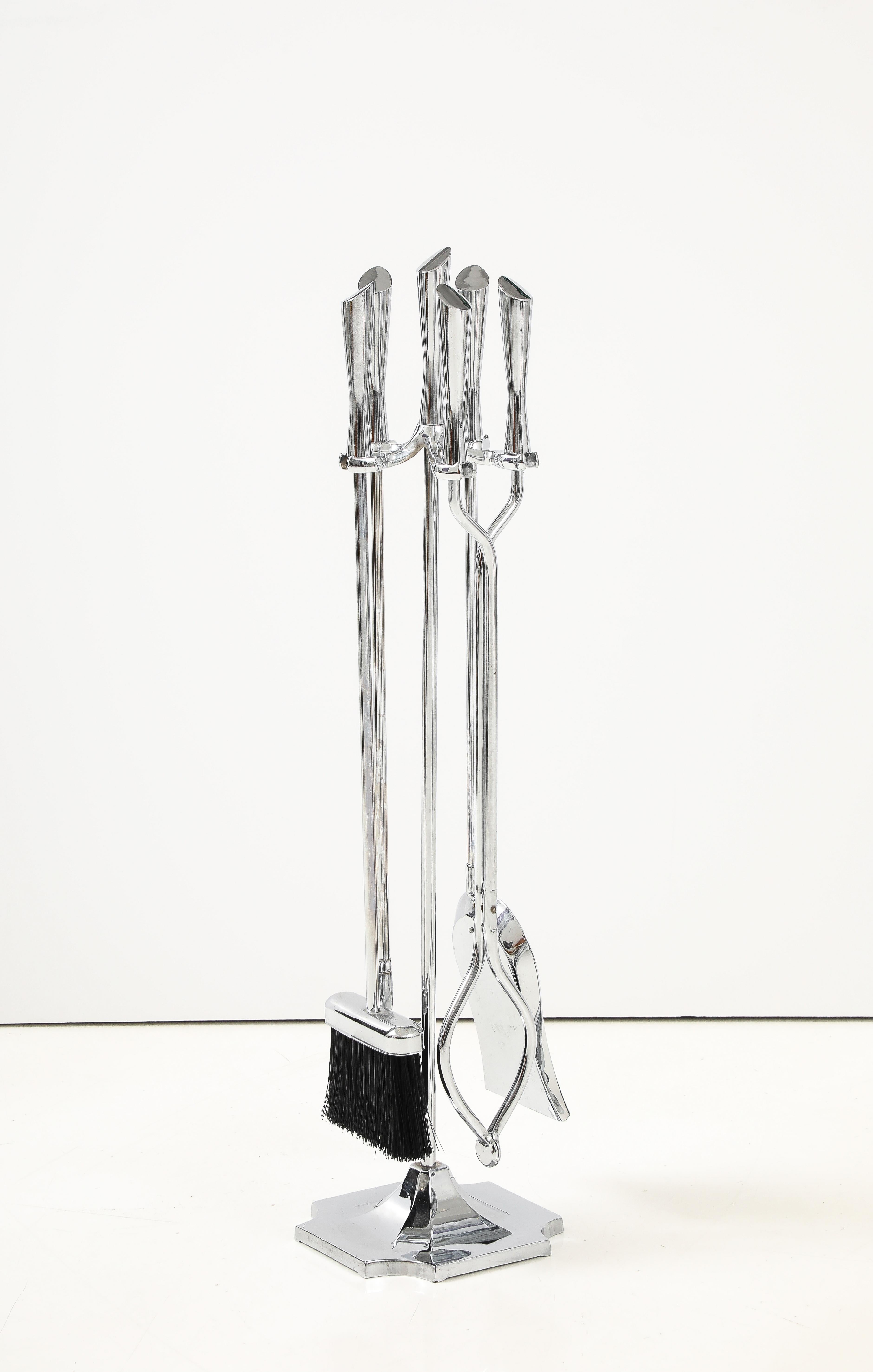Outils de cheminée modernistes chromés, style Karl Springer Bon état - En vente à New York, NY