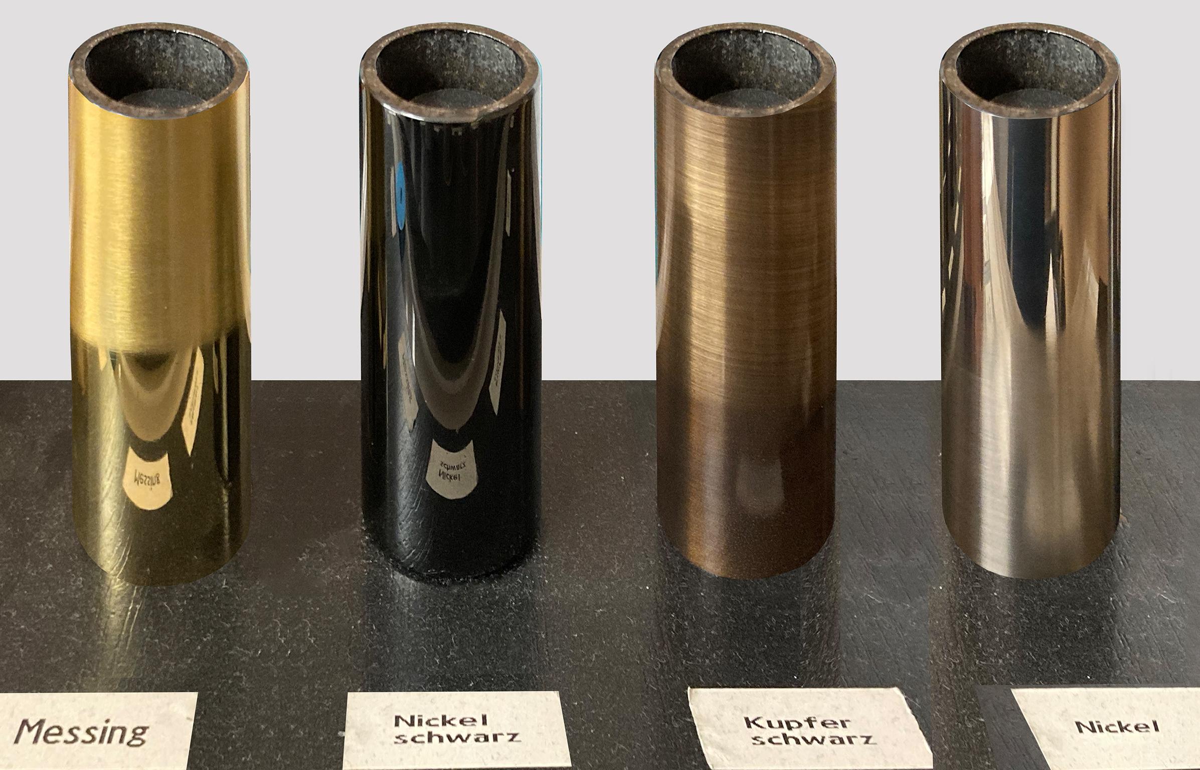Allemand Lustre circulaire moderniste à 9 lumières, laiton plaqué avec cylindres en verre opale en vente