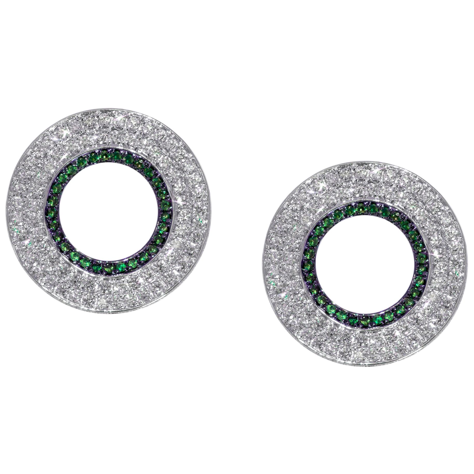 Ralph Masri Boucles d'oreilles modernistes circulaires en diamants et émeraudes en vente