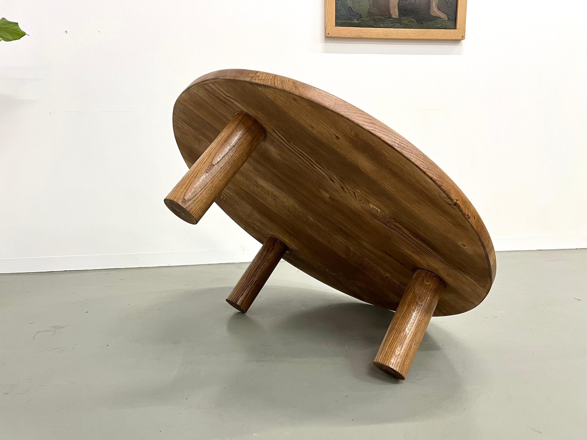 Table basse circulaire moderniste en Oak Oak, France, 1950 en vente 7