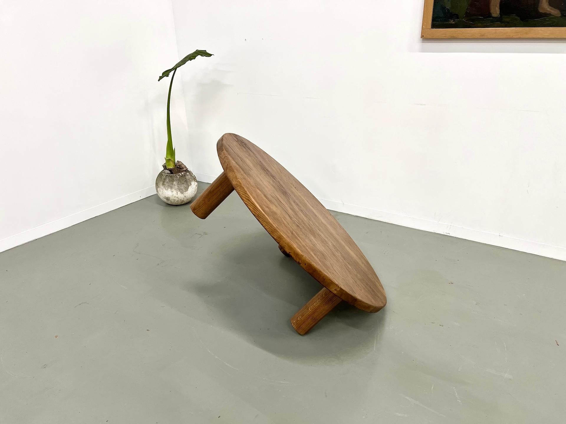 Table basse circulaire moderniste en Oak Oak, France, 1950 en vente 8