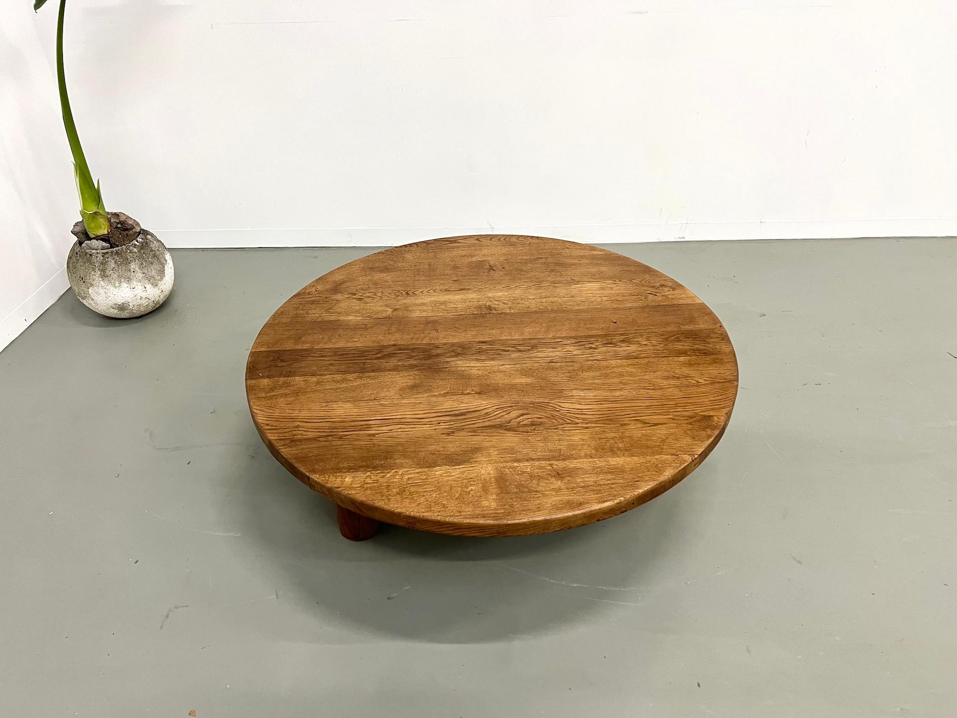 Français Table basse circulaire moderniste en Oak Oak, France, 1950 en vente