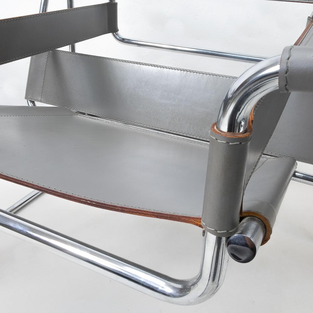 Modernist Classic Pair of Grey Leather Wassily Chairs by Marcel Breuer, 1980s 4