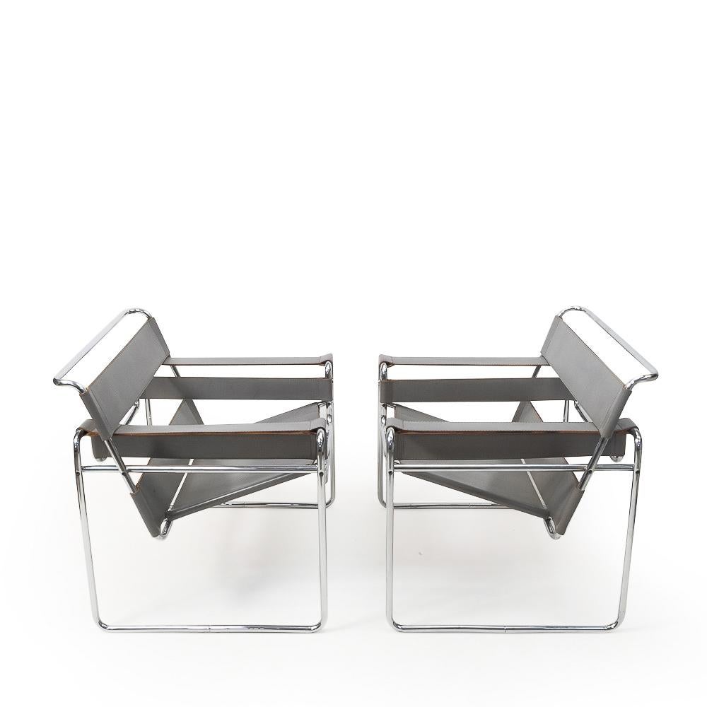 Mid-Century Modern Modernist Classic Pair of Grey Leather Wassily Chairs by Marcel Breuer, 1980s
