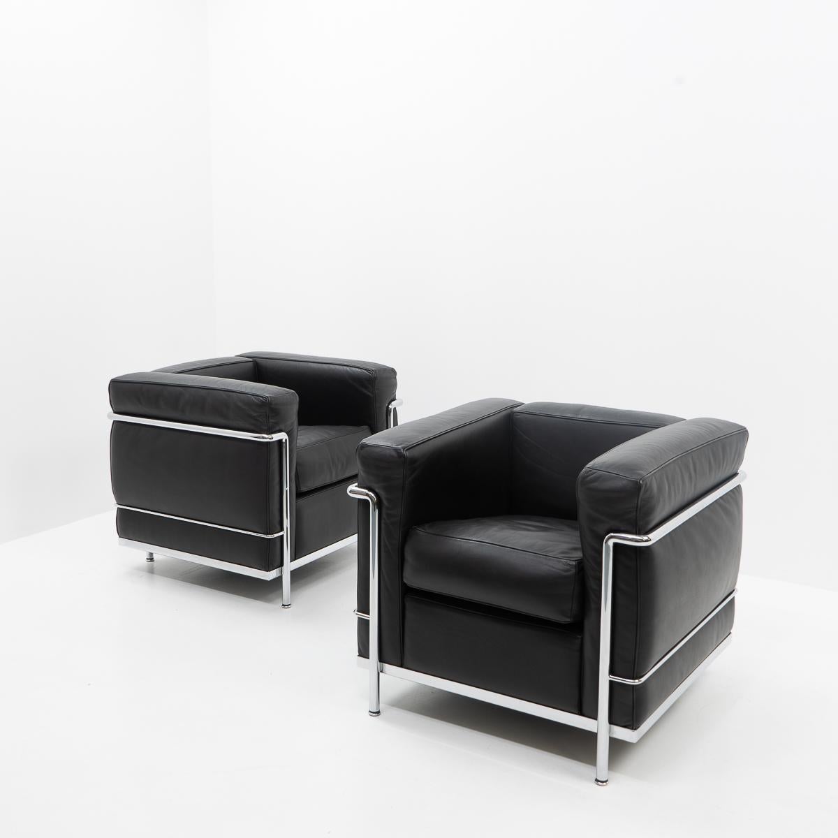 Modernist Classsic Design: LC2 Armchairs, Le Corbusier by Cassina, 1990s In Good Condition In Renens, CH