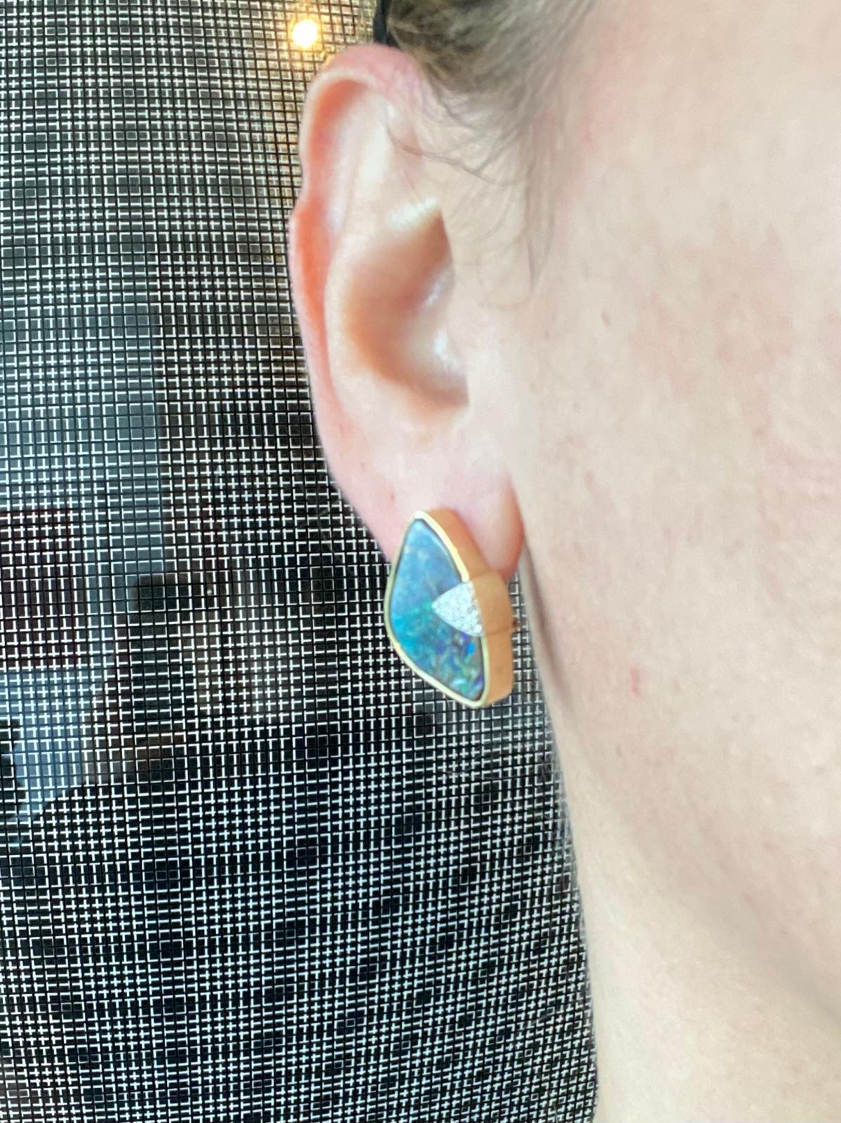 MODERNIST Clips-On Earrings In 14Kt Yellow Gold With Diamonds And Rare Opals For Sale 2