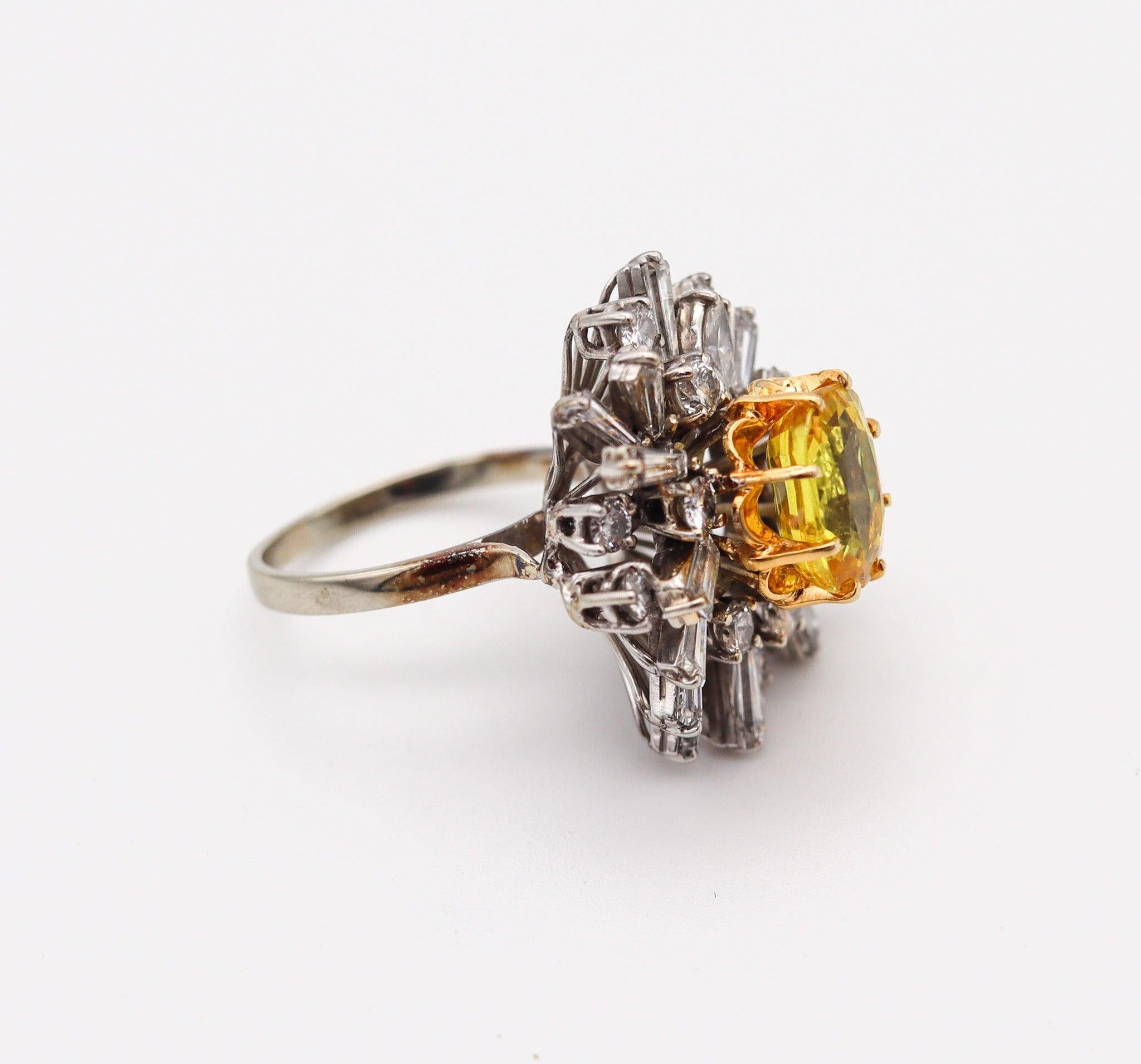 MODERNIST Cluster Cocktail Ring In 18Kt Gold 5.46 Ctw Diamonds & Yellow Sapphire In Excellent Condition For Sale In Miami, FL