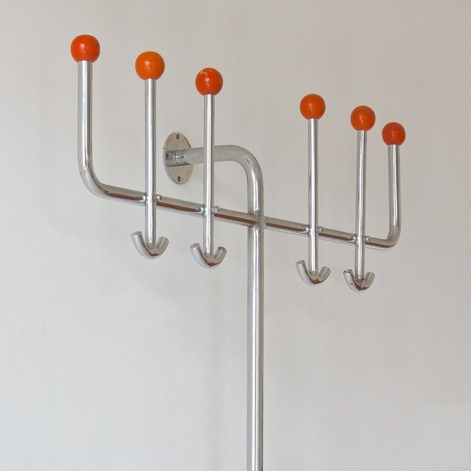 Modernist Coat, Hat and Umbrella Stand, Chromed Tubular Steel, Painted Wood, 30s In Good Condition For Sale In Berlin, DE