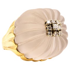 Modernist Cocktail Ring in 18kt Gold with Carved Rock Quartz and VS Diamonds