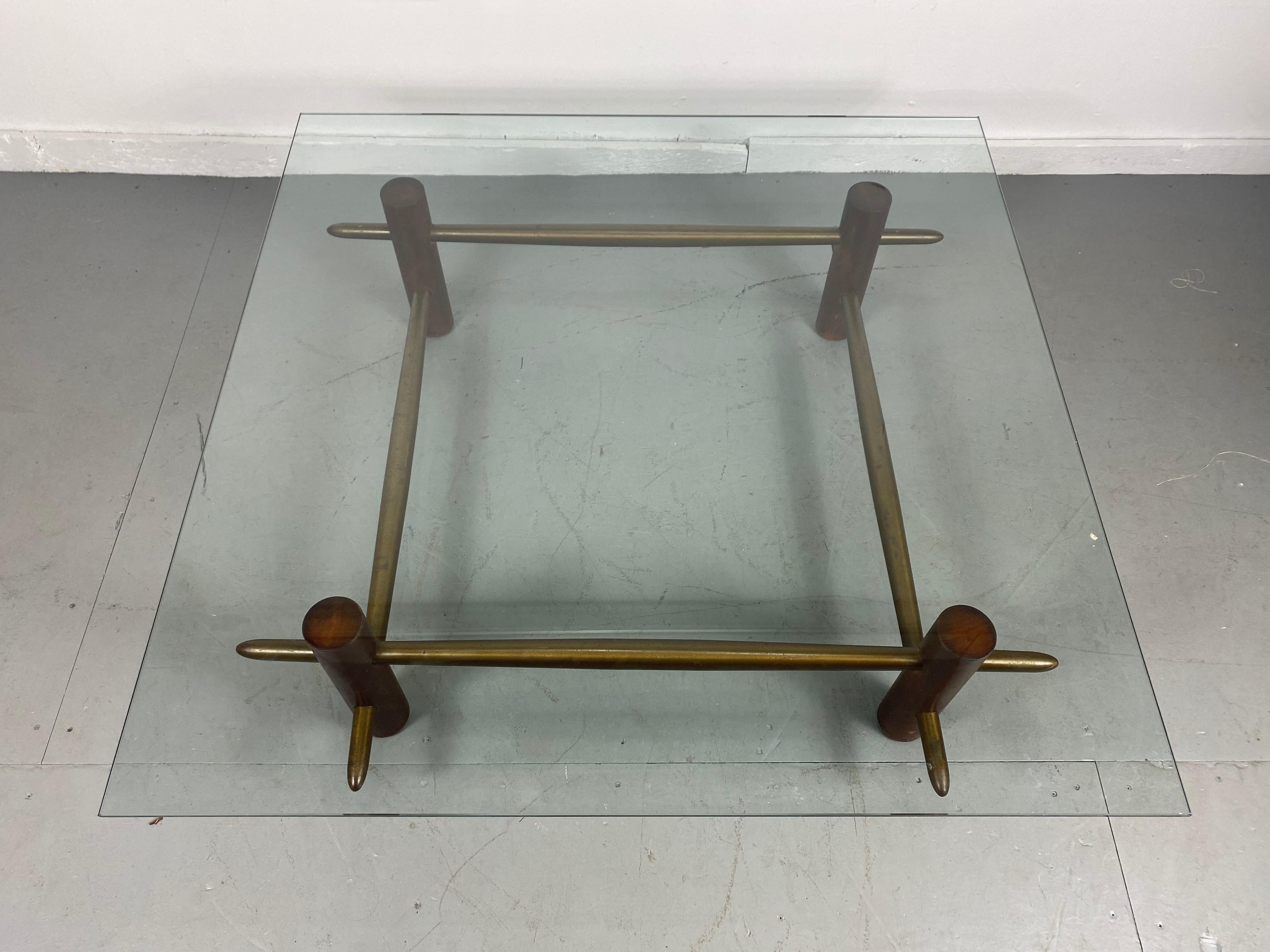 Modernist Coffee / Cocktail Table Model 1640 Designed by T. H. Robsjohn Gibbings In Good Condition For Sale In Buffalo, NY