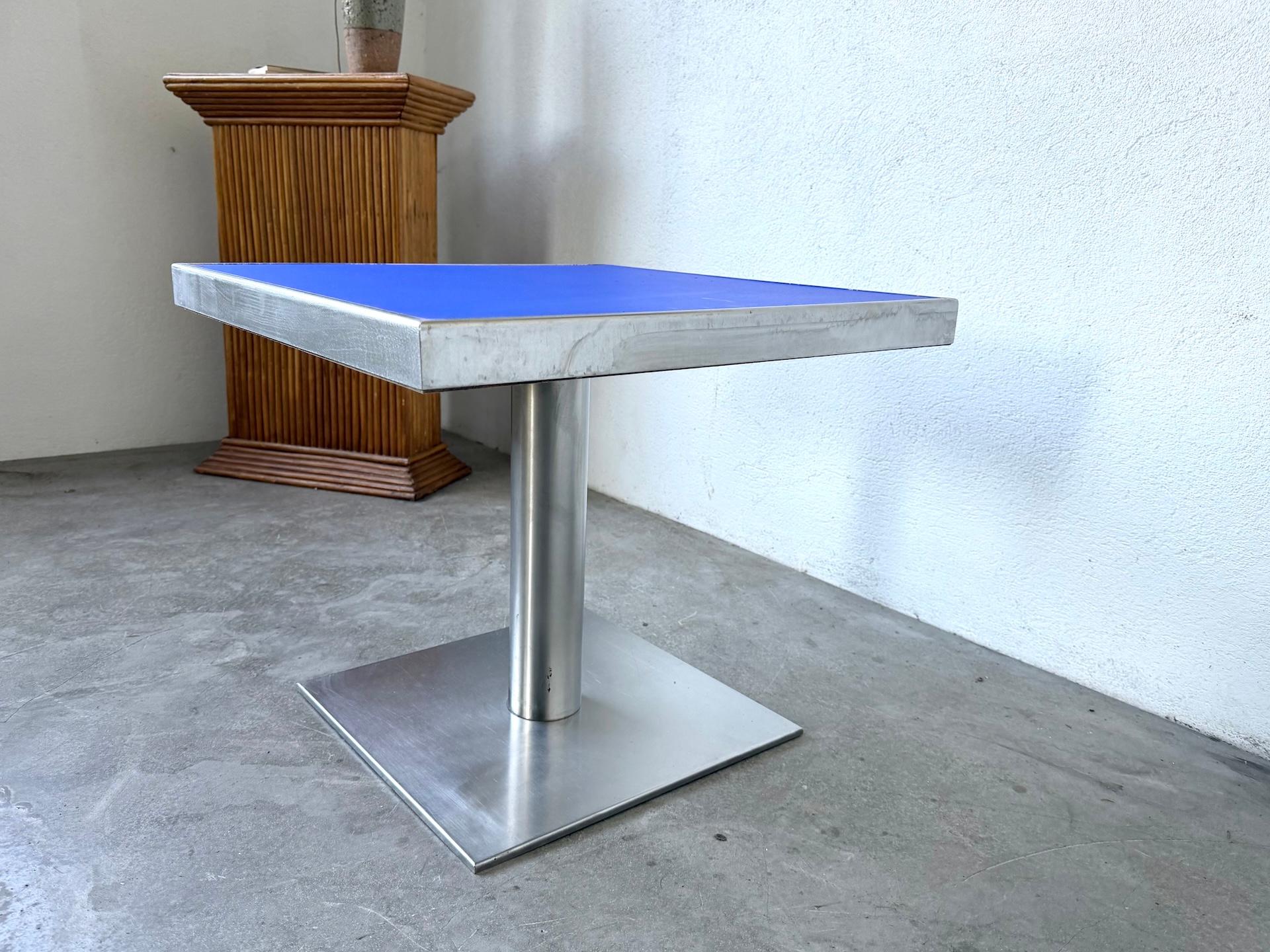 Table basse moderniste des années 1970 en vente 3