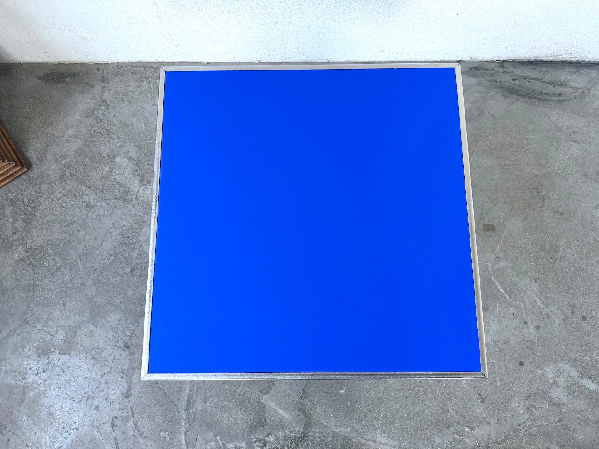Acier Table basse moderniste des années 1970 en vente