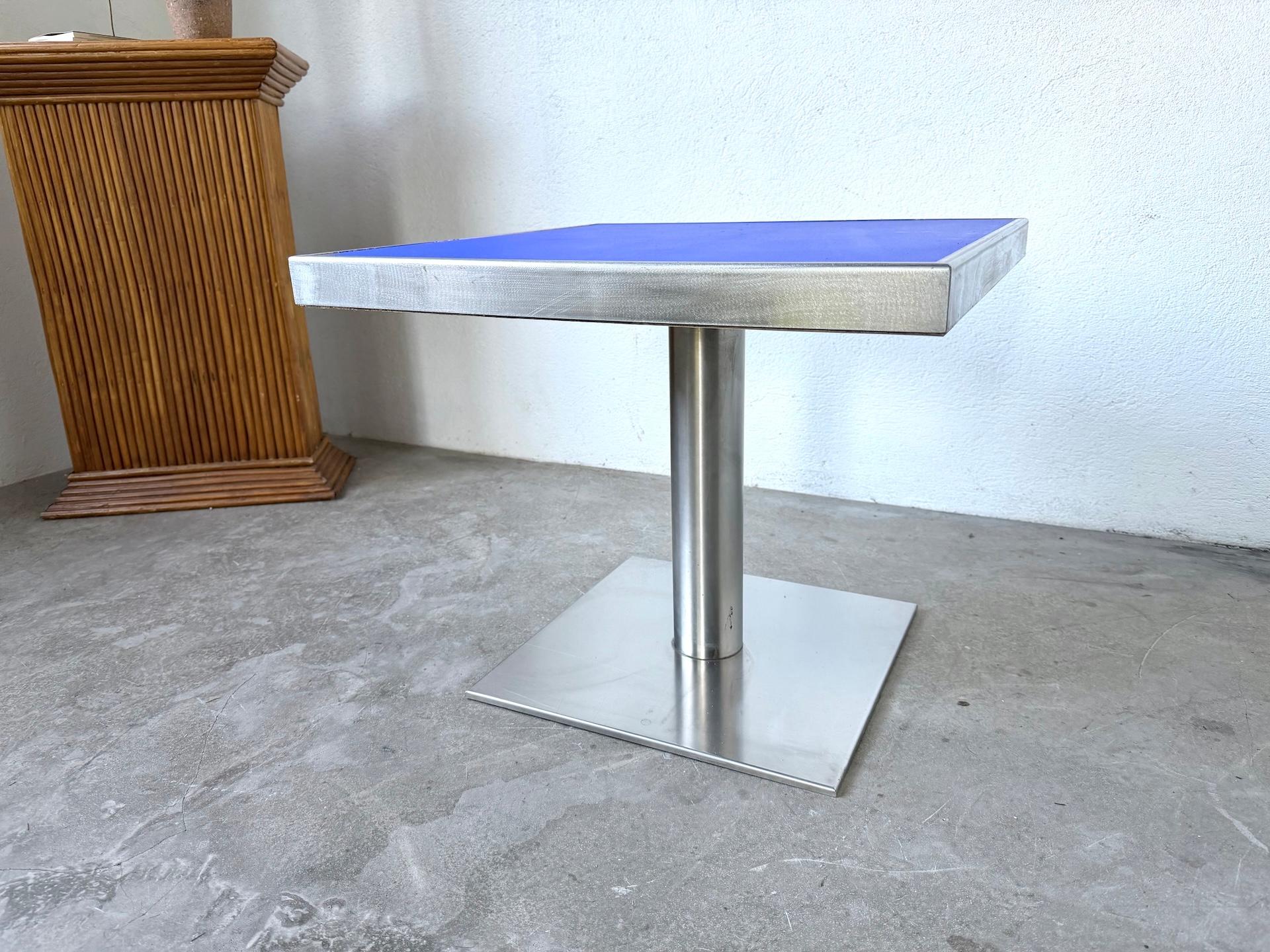 Table basse moderniste des années 1970 en vente 2