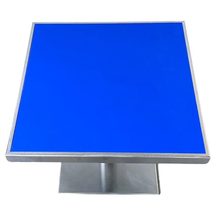 Table basse moderniste des années 1970 en vente