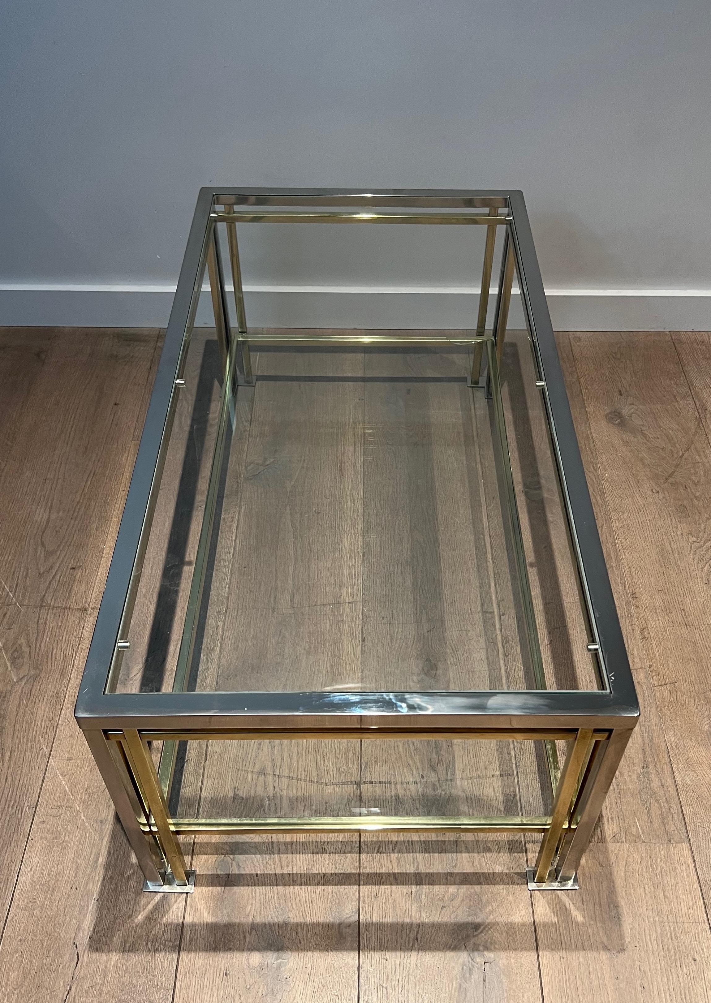 Mesa de centro modernista de cromo y metal dorado al estilo de Willy Rizzo Dorado
