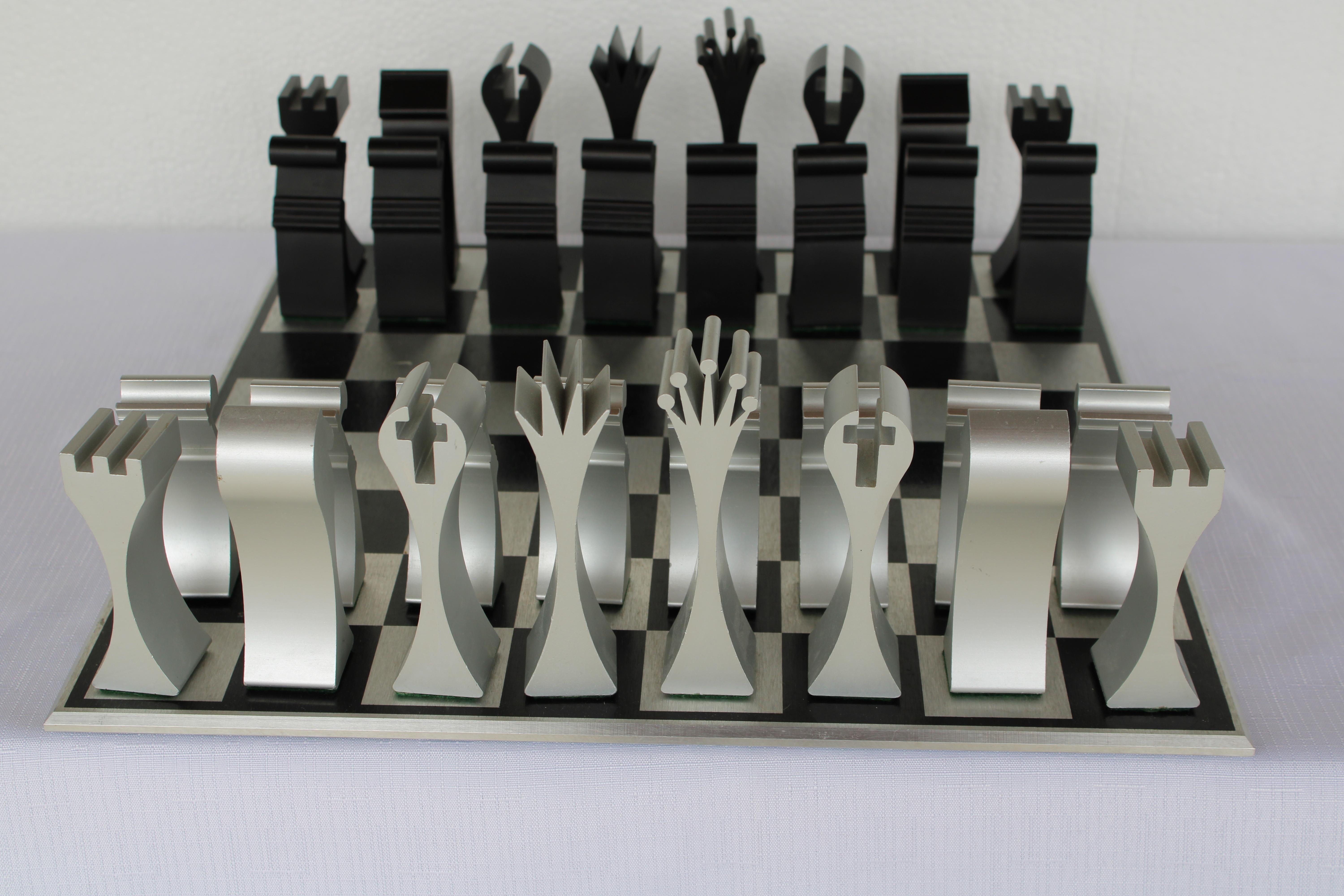 Modernist Columbia Aluminum Chess Set by Scott Wolfe In Good Condition For Sale In Palm Springs, CA