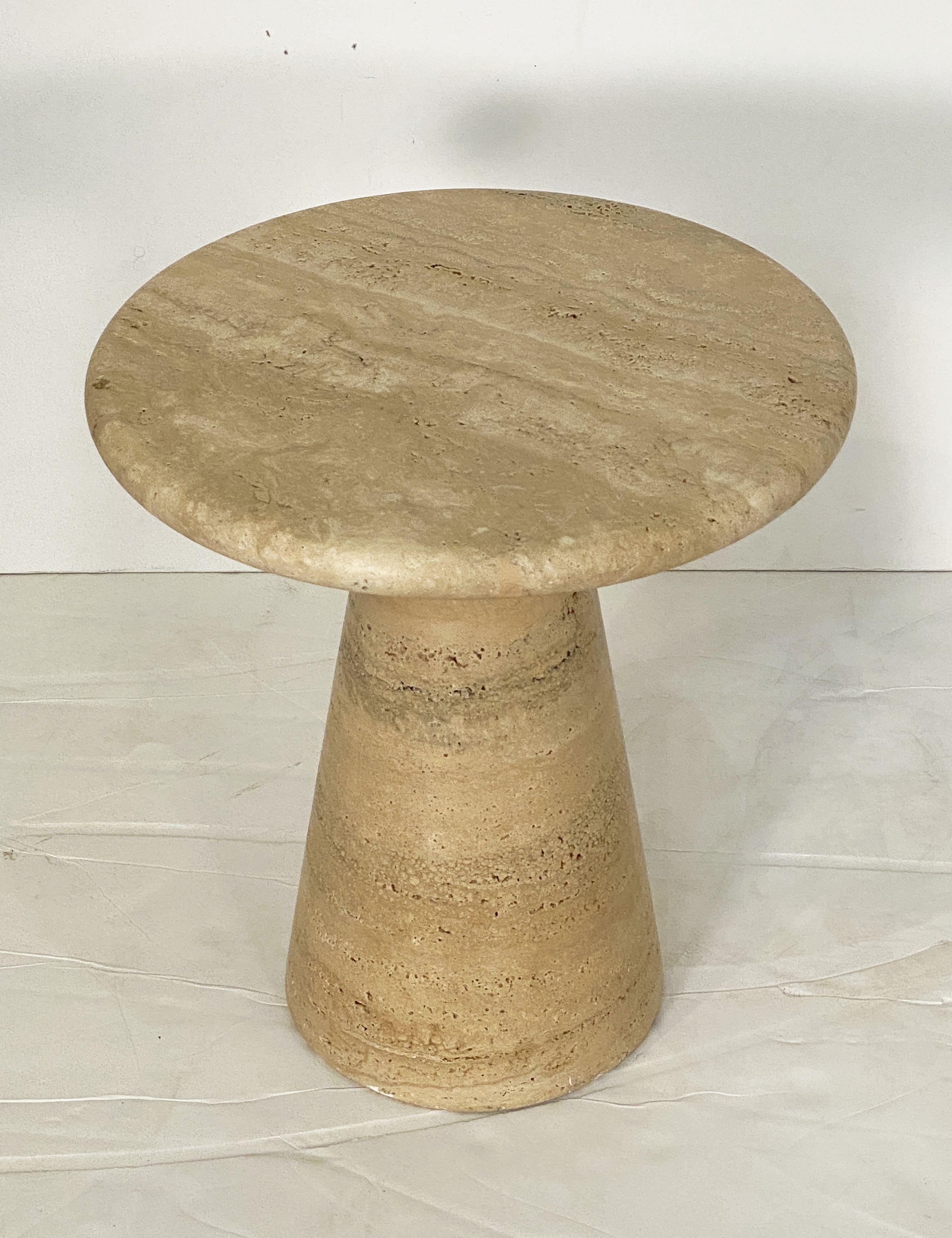 Mesa Cónica Modernista de Piedra Travertina de Italia (Cuatro Disponibles) en Bueno estado para la venta en Austin, TX