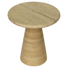 Tavolo conico modernista in pietra di travertino dall'Italia (Quattro disponibili)