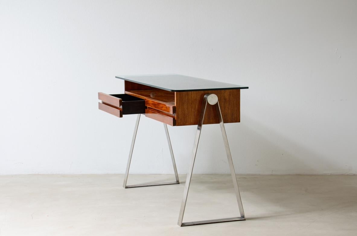 Mid-Century Modern Modernist console in blond oak with steel structure For Sale