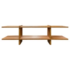 Consola Modernista de Madera de Cerezo con Bordes Texturizados, 2023