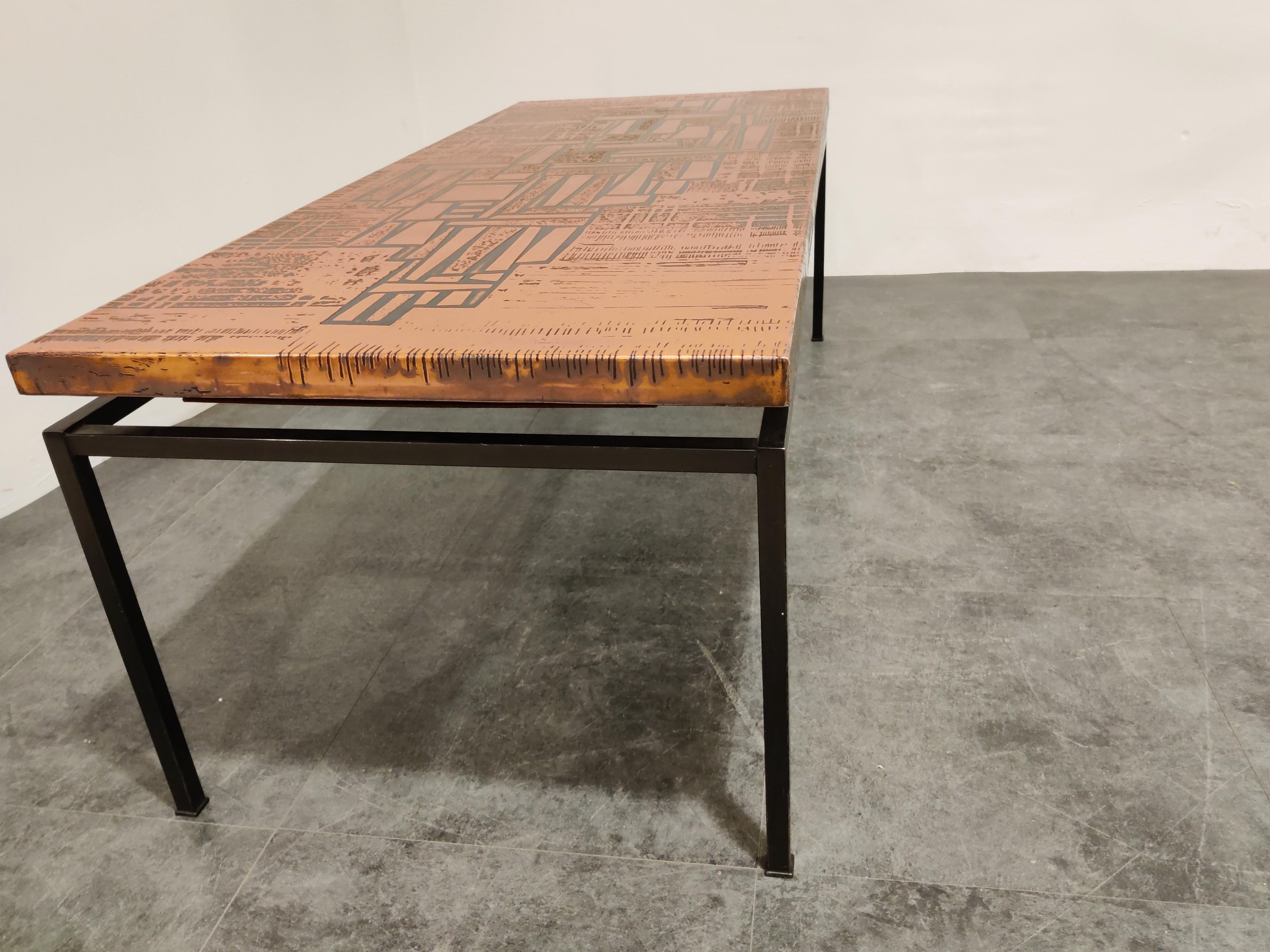 Midcentury copper-plated coffee table with a modernist design in the style of Bernhard Rohne.

Black lacquered steel base.

Very good condition.

Beautiful design,

1960s, Germany

Dimensions:

Height 49cm/19.29