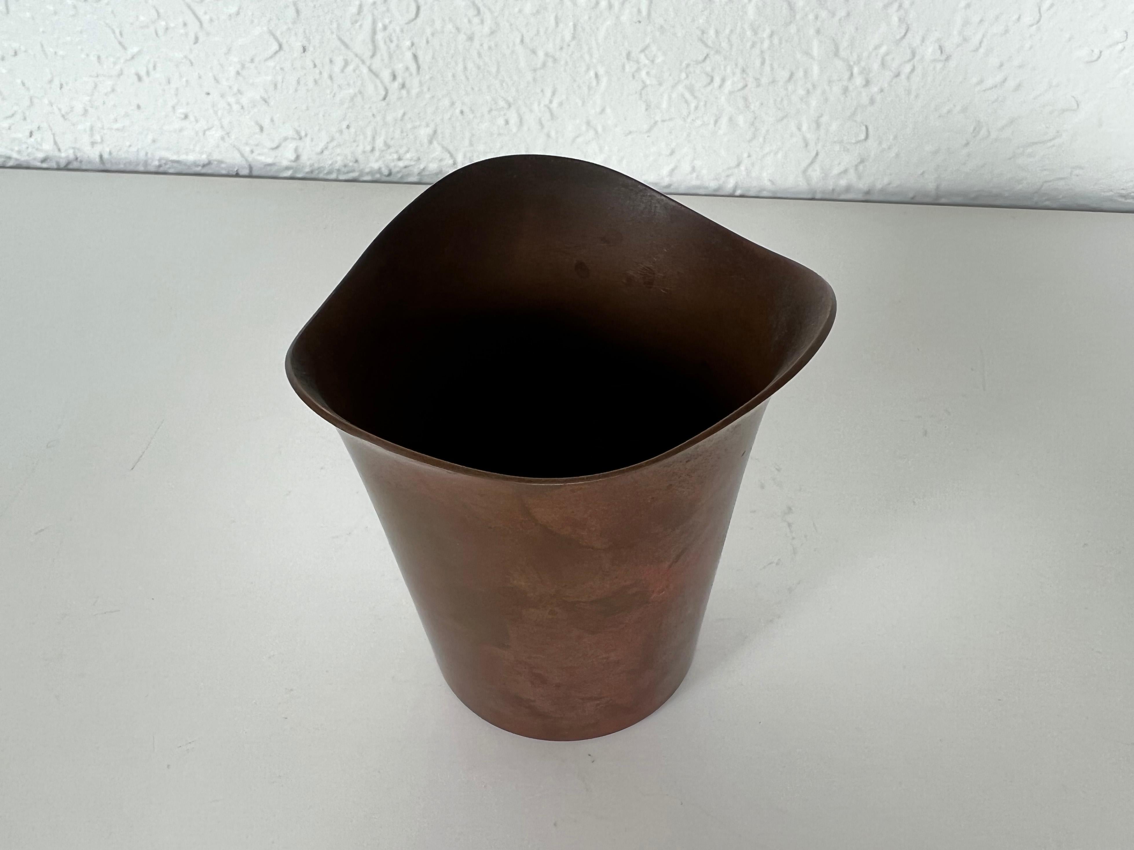 Modernist Copper Cup by Ernst Dragsted In Good Condition For Sale In Fort Lauderdale, FL