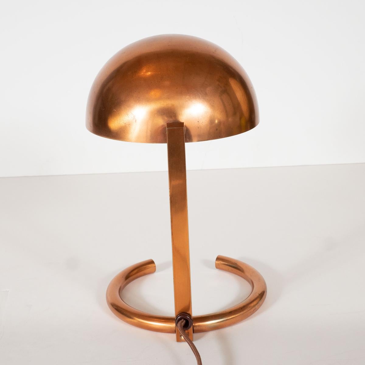 Milieu du XXe siècle  Lampe de bureau moderniste en cuivre par Adnet en vente