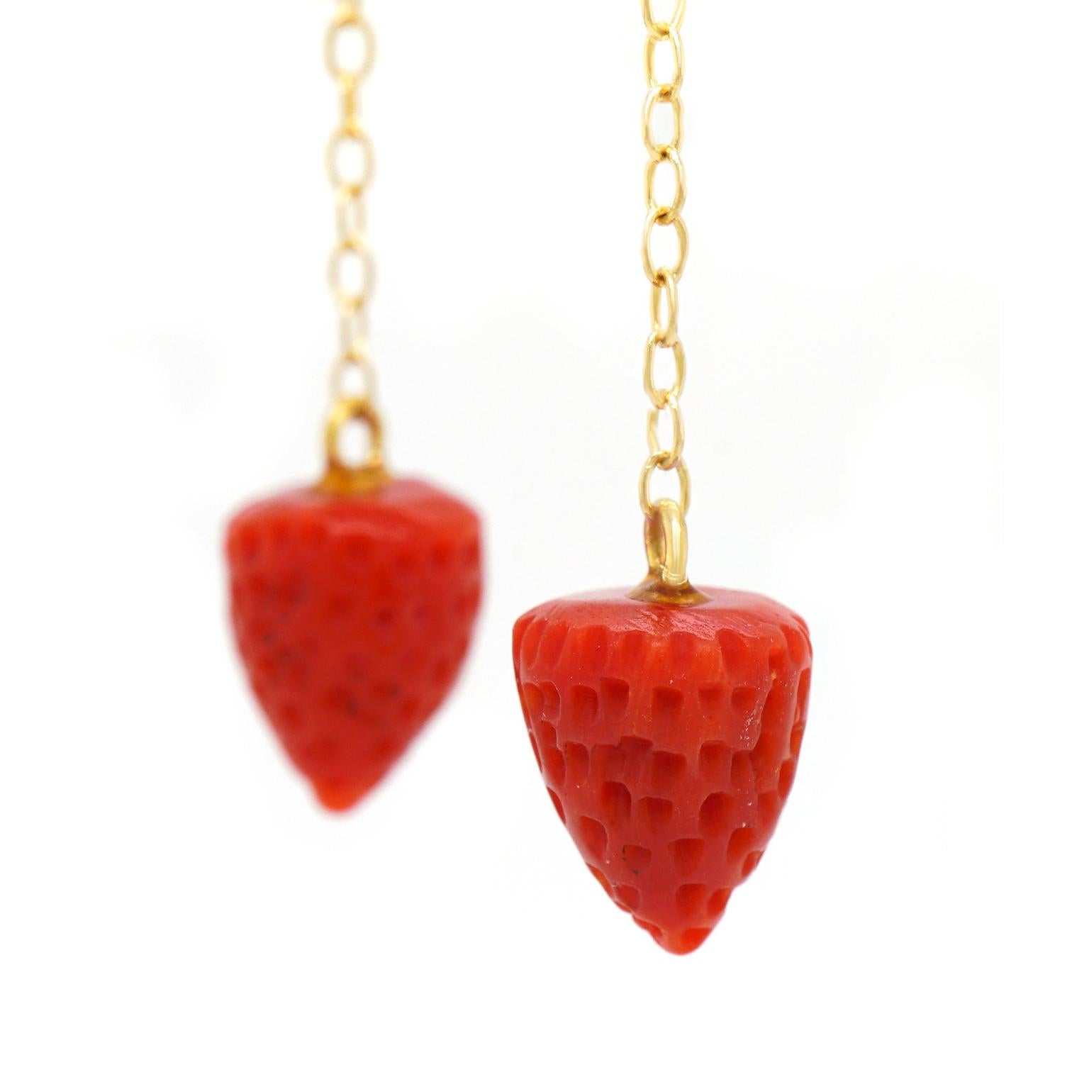 Modernist Coral Strawberry Earrings In Excellent Condition In Litchfield, CT