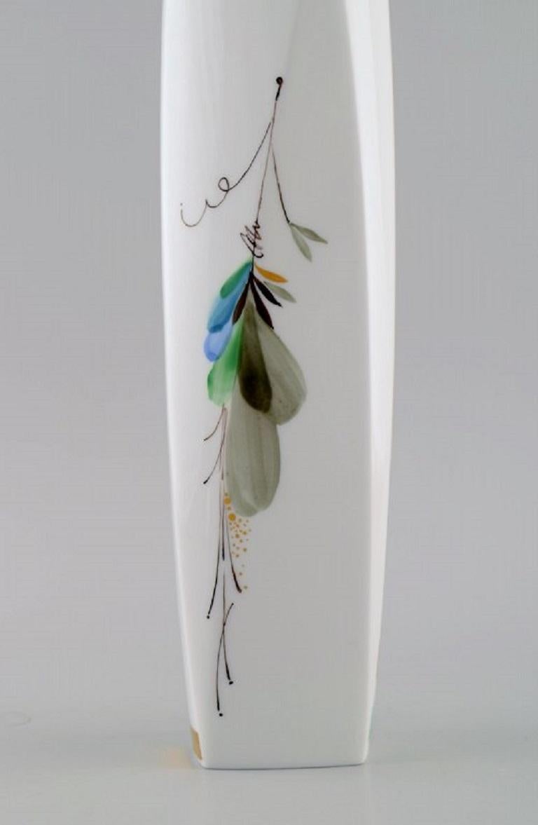 Allemand Vase cosmopolite de Meissen moderniste en porcelaine peinte à la main, années 1970/80 en vente