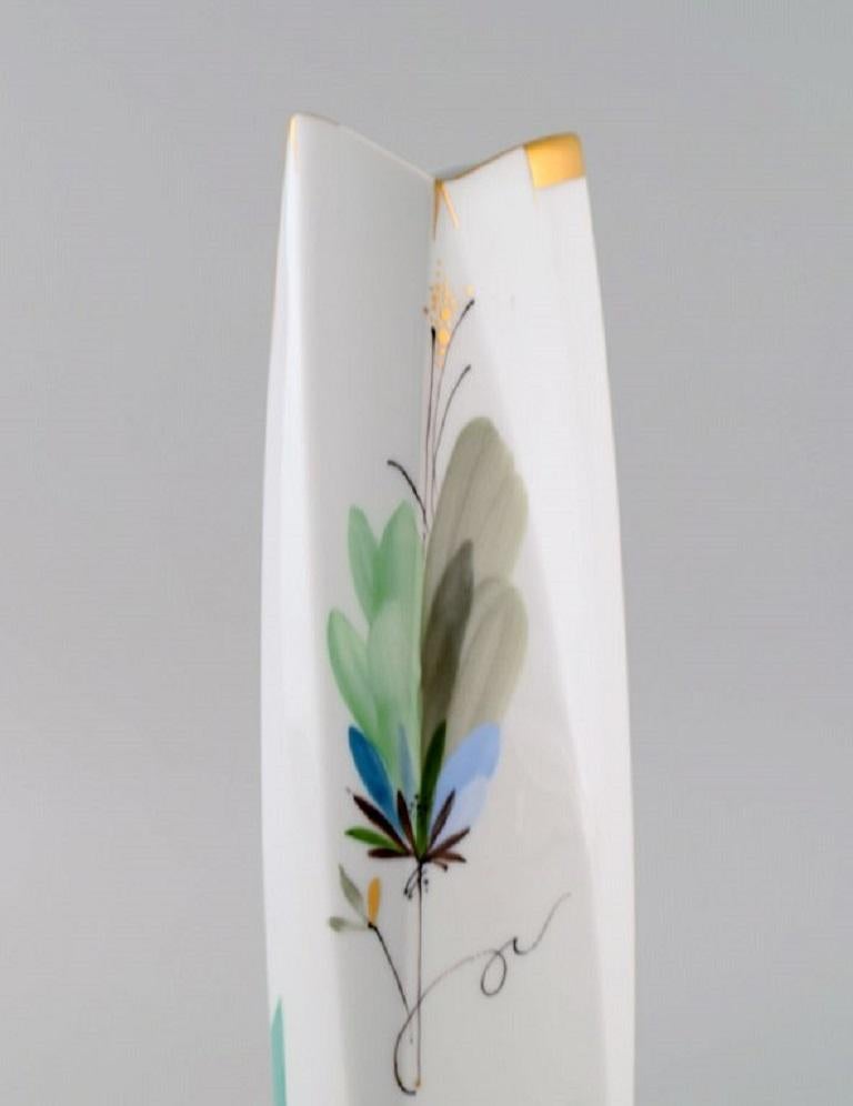 Modernist Cosmopolitan Meissen Vase in Hand-Painted Porcelain, 1970s / 80s For Sale 1