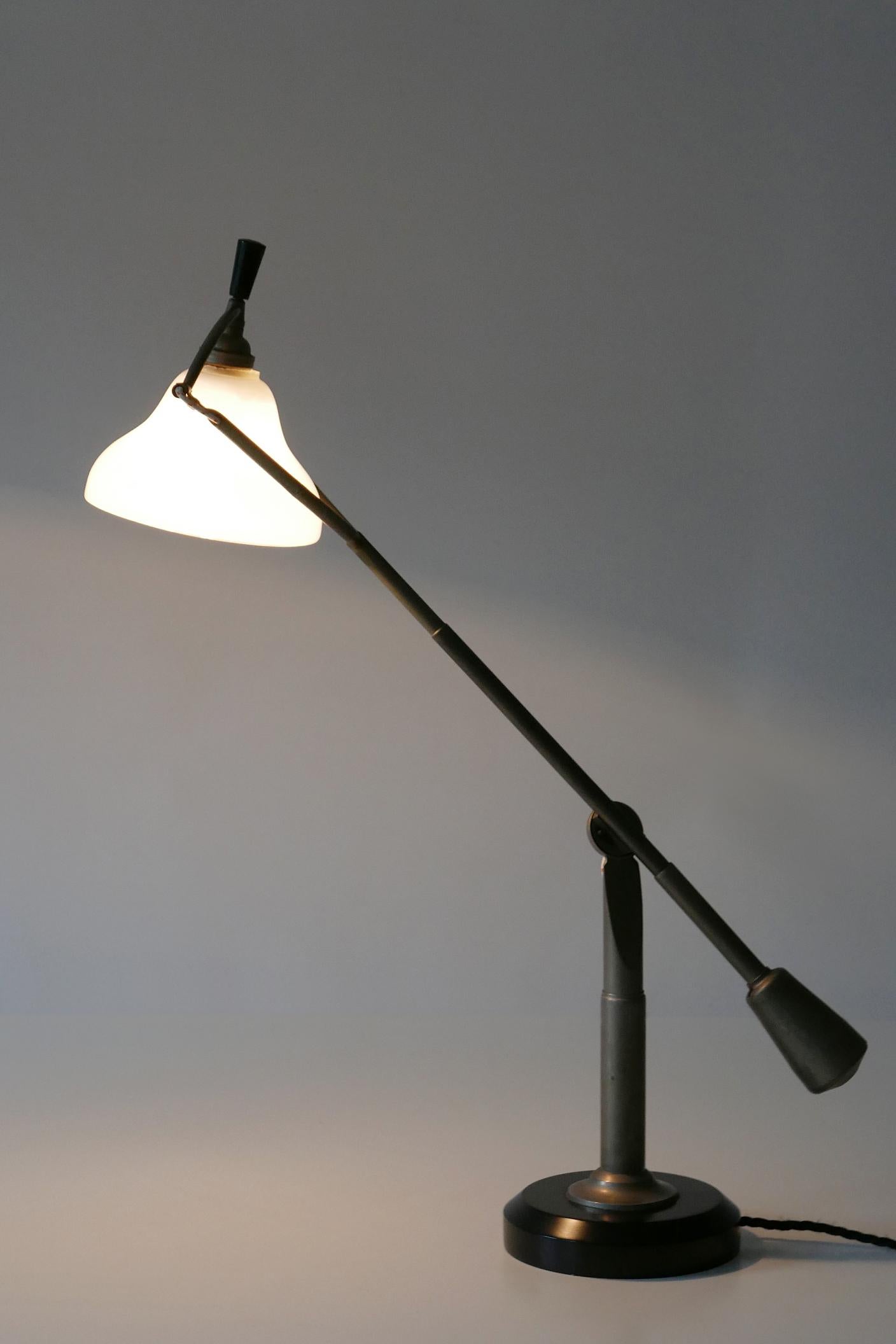 Laqué Lampe de table à contrepoids moderniste d'Edouard-Wilfred Buquet, 1927, France en vente