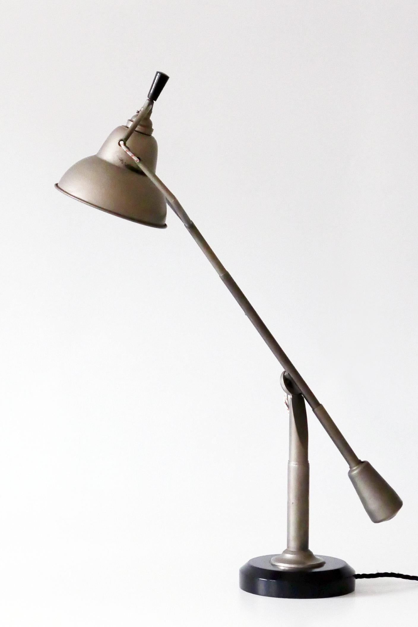 Laiton Lampe de table à contrepoids moderniste d'Edouard-Wilfred Buquet, 1927, France en vente
