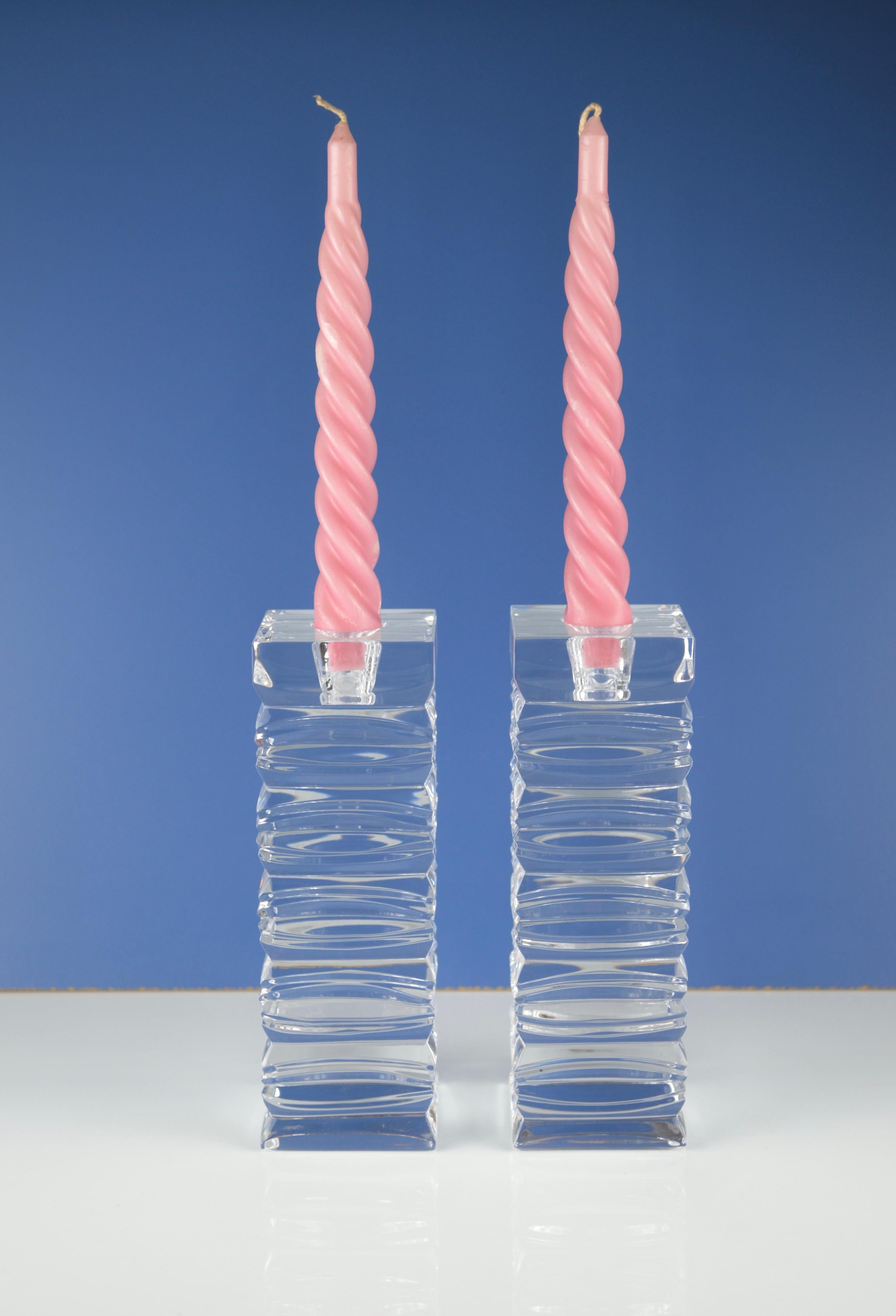 Pair of modernist style crystal candlesticks.
Beautiful iridescences with light !